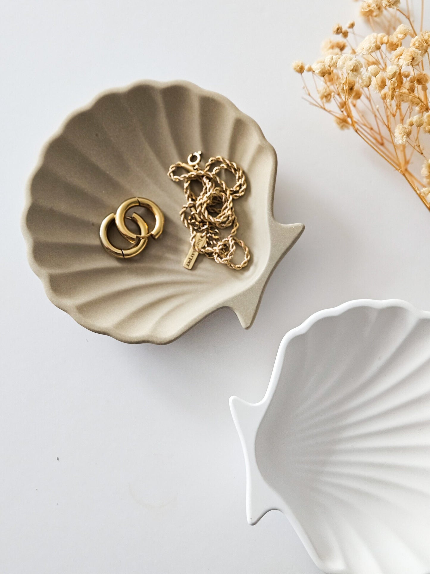 YESOstudio Seashell-Shaped Trinket Dish