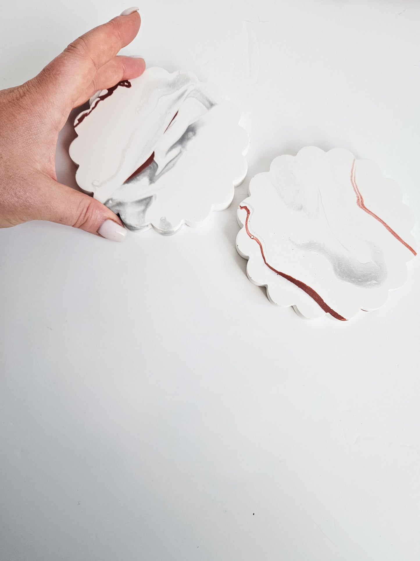 Set of 2 Round Scalloped Coasters – White with Grey & Red Marble Effect
