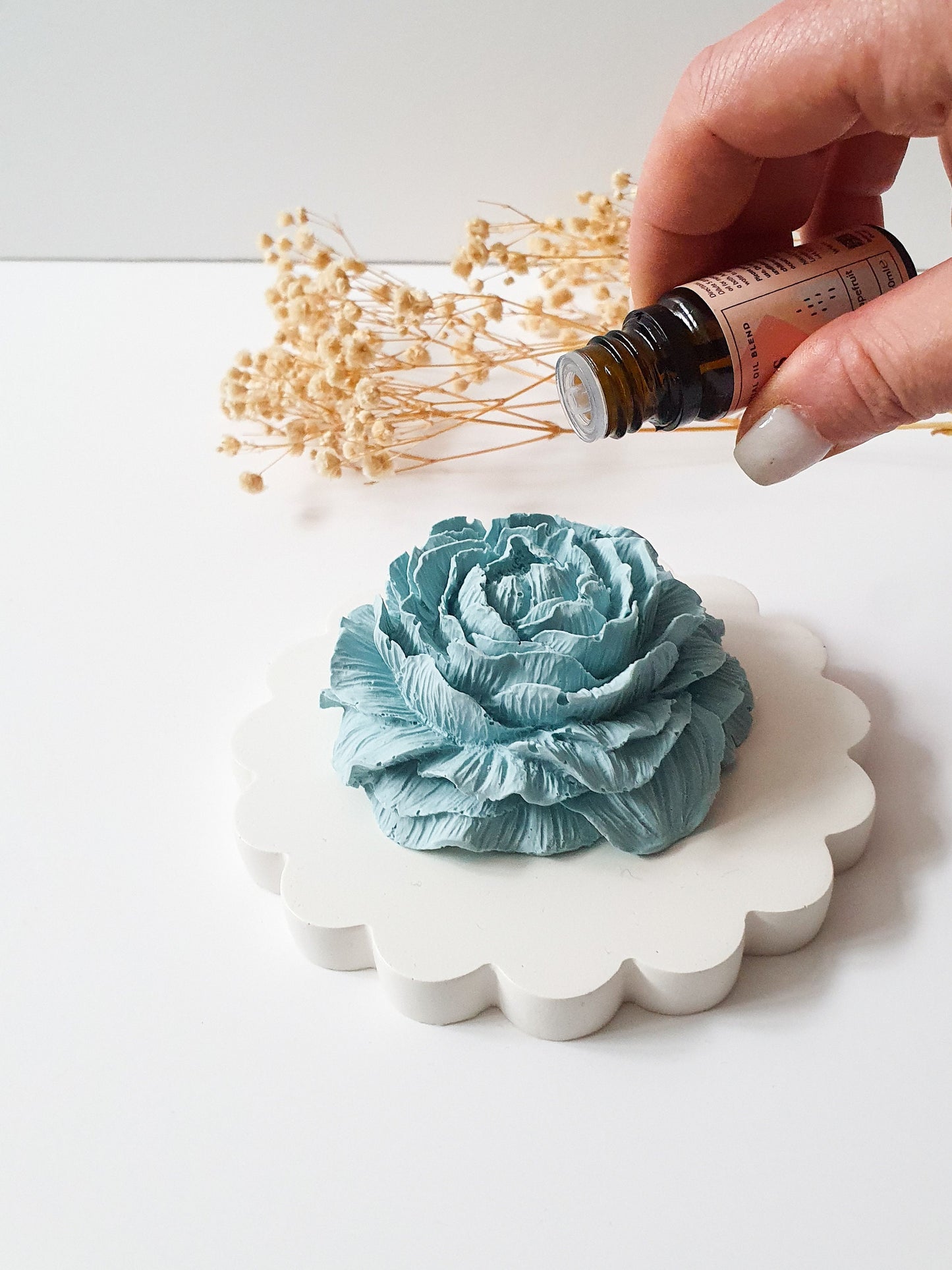YESOstudio Peony Stone Diffuser and Scallop Coaster Set An Elegant Gift for Any Occasion