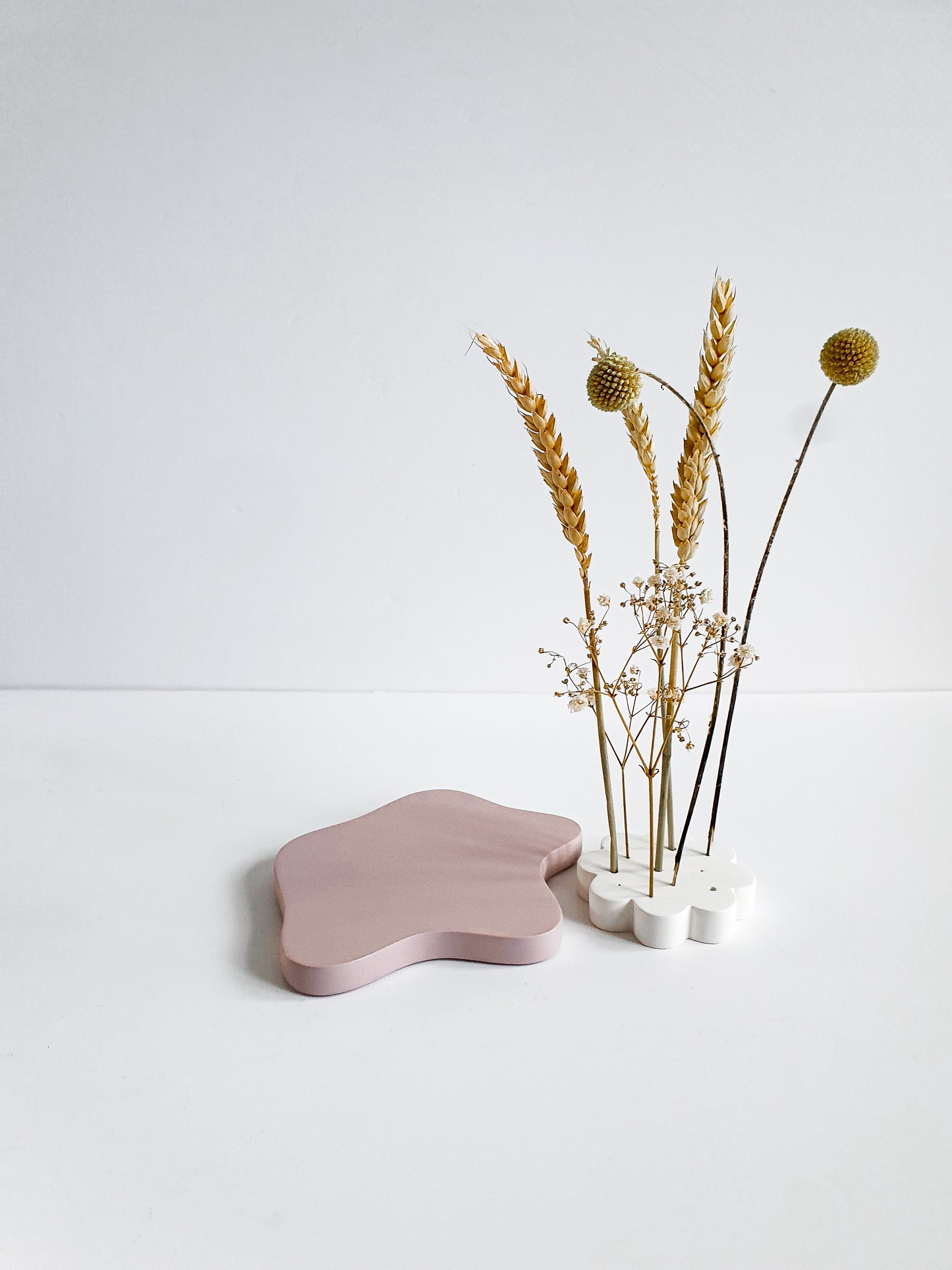 YESOstudio Dried Flower Scallop Stand – Elegant Floral Display