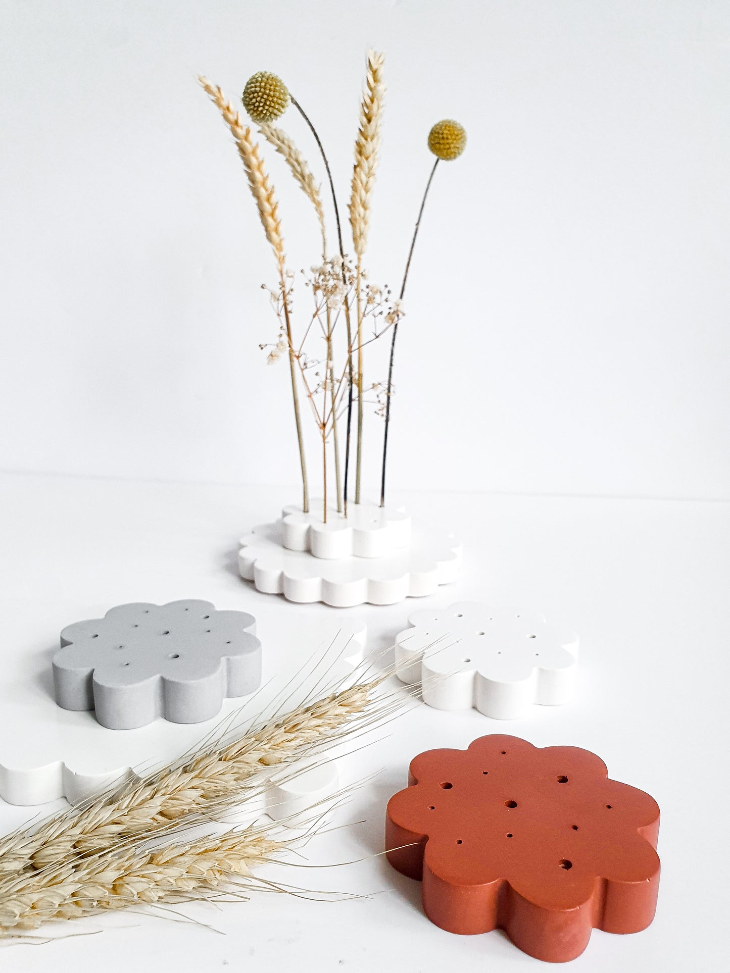 YESOstudio Dried Flower Scallop Stand – Elegant Floral Display
