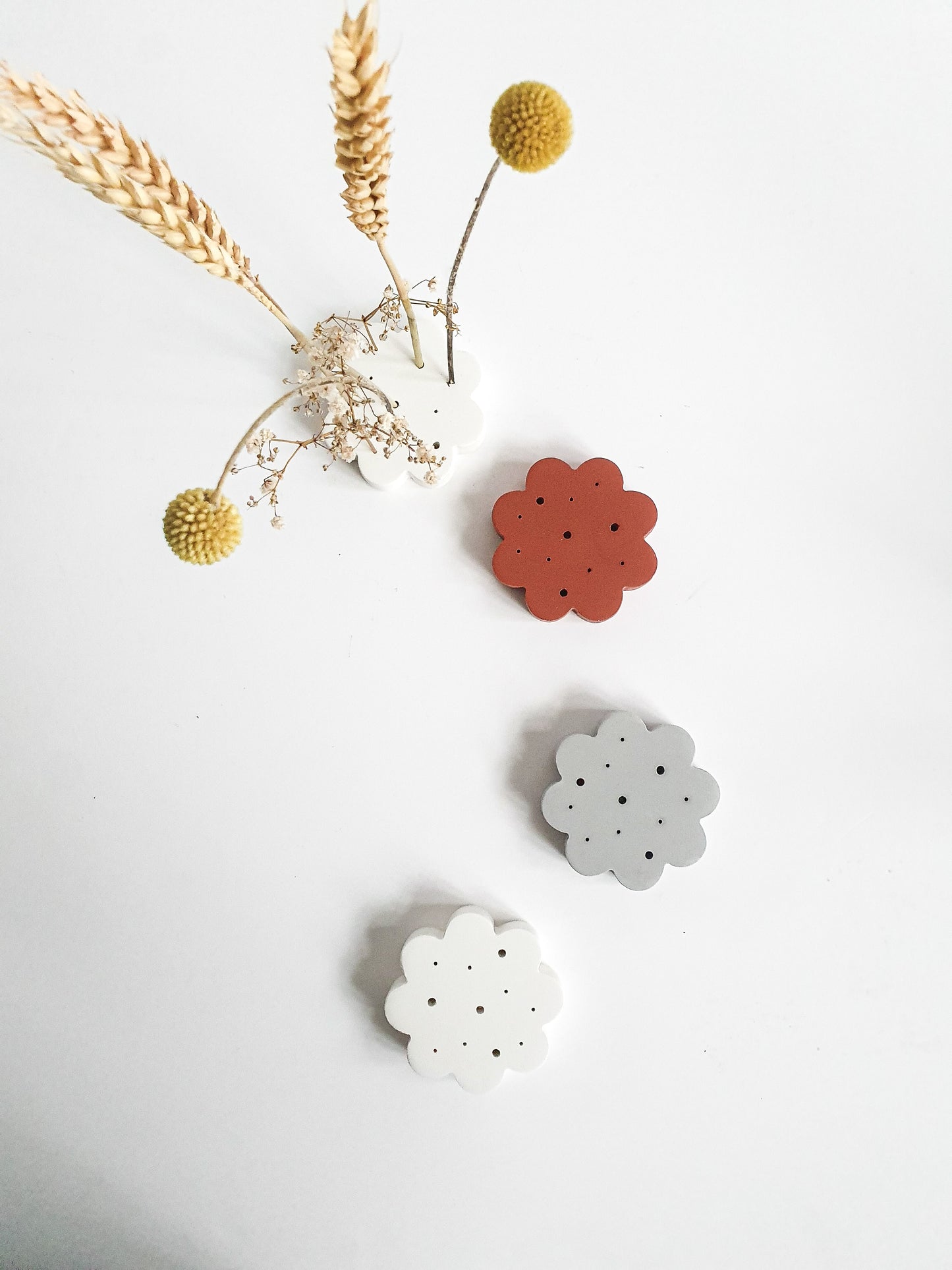 YESOstudio Dried Flower Scallop Stand – Elegant Floral Display