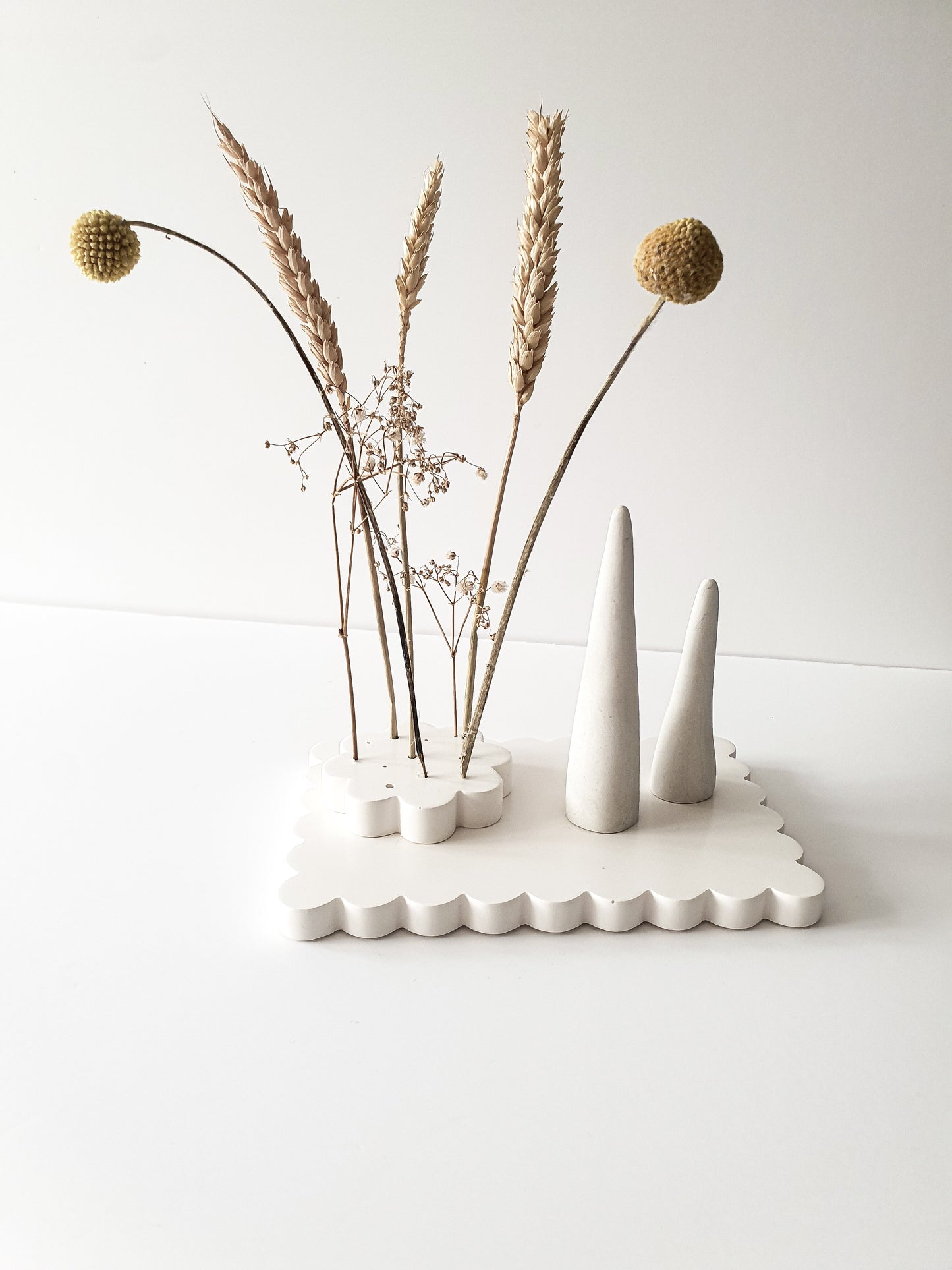 YESOstudio Dried Flower Scallop Stand – Elegant Floral Display