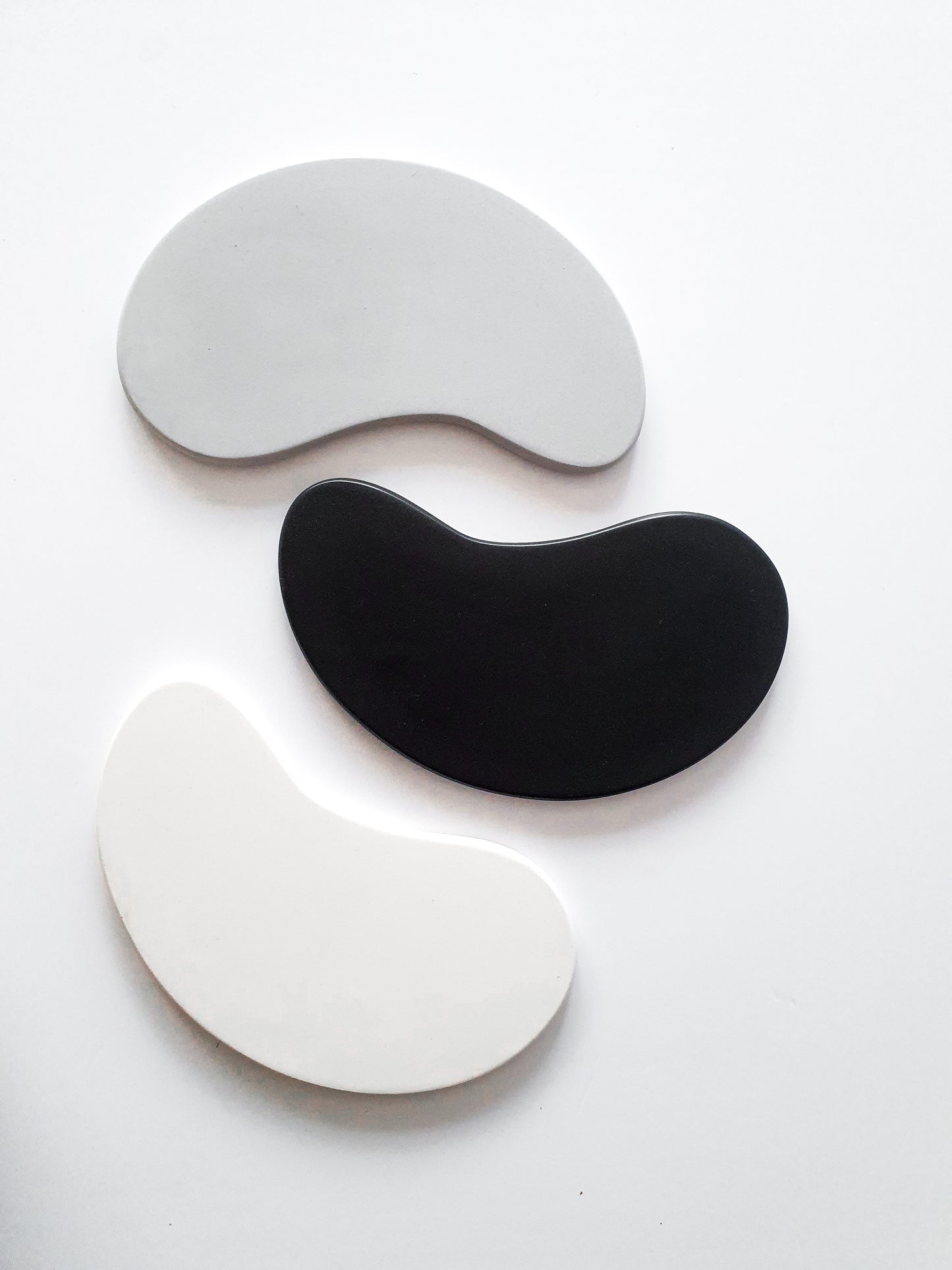 YESOstudio Unique Organic Bean-shaped Trays