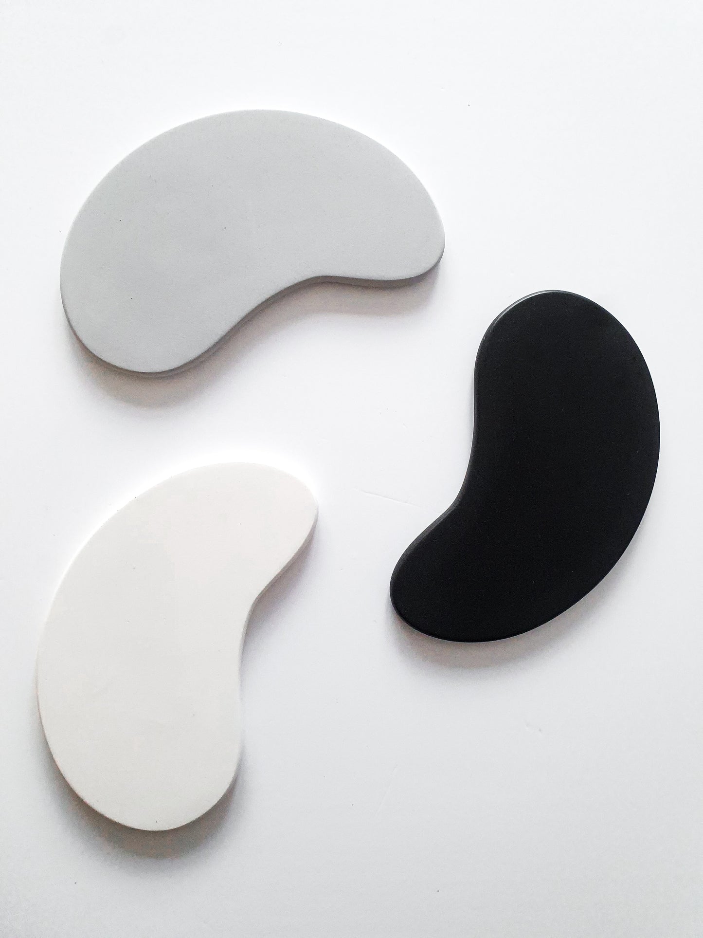 YESOstudio Unique Organic Bean-shaped Trays