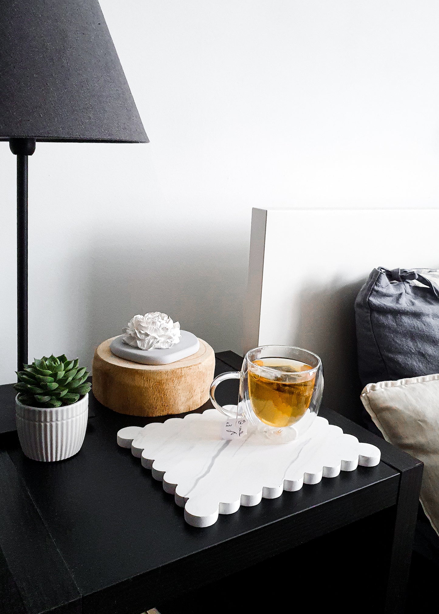 YESOstudio Elegant Scallop Rectangular Decorative Bedside Table Tray