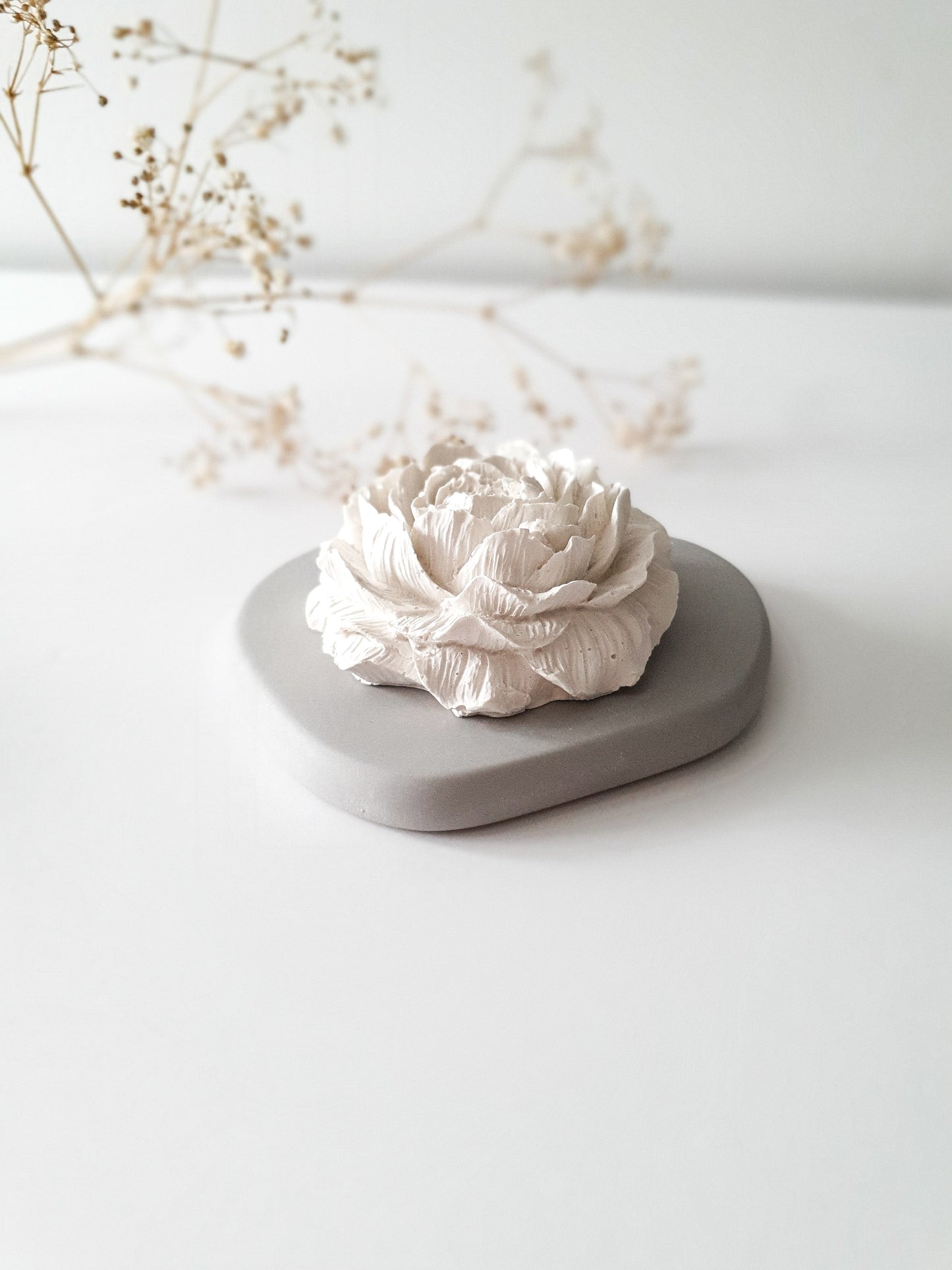 YESOstudio Peony Diffuser – Handmade Aromatherapy Set – Elegant and Practical Gift