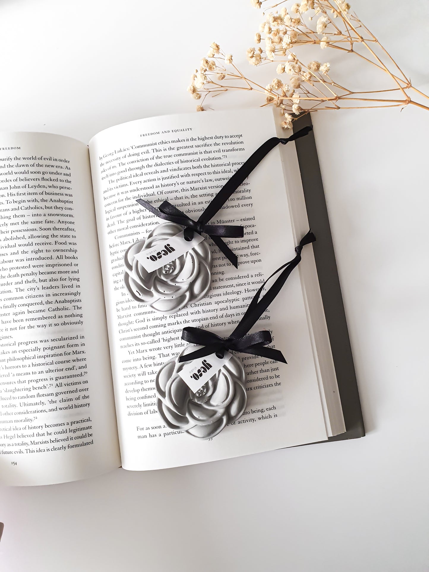 Rose-Shaped Aroma Tag Diffusers Gift Set