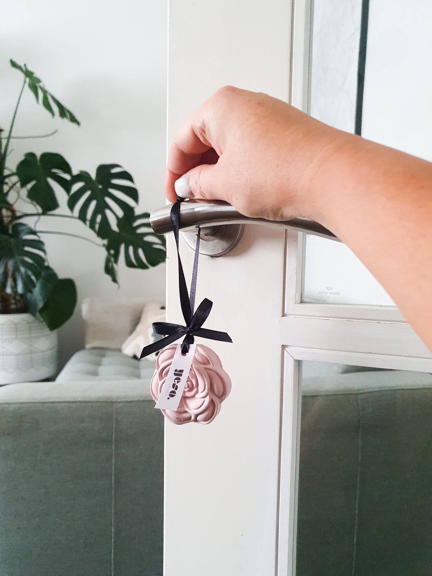 YESOstudio Rose-Shaped Aroma Tag Diffusers Gift Set