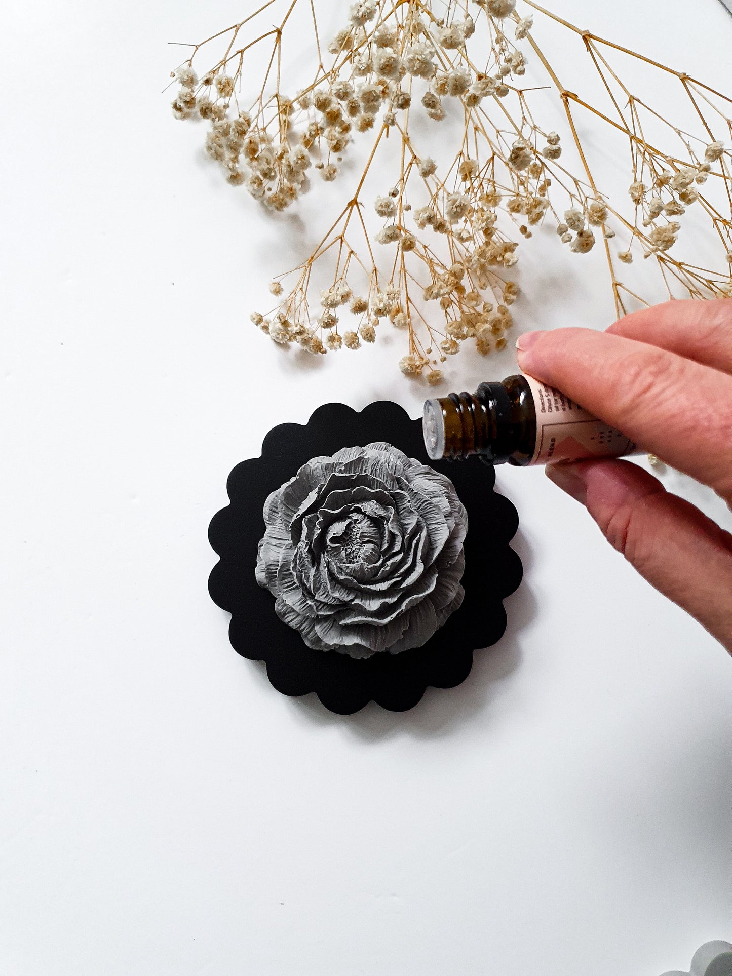 YESOstudio Peony Stone Diffuser and Scallop Coaster Set An Elegant Gift for Any Occasion