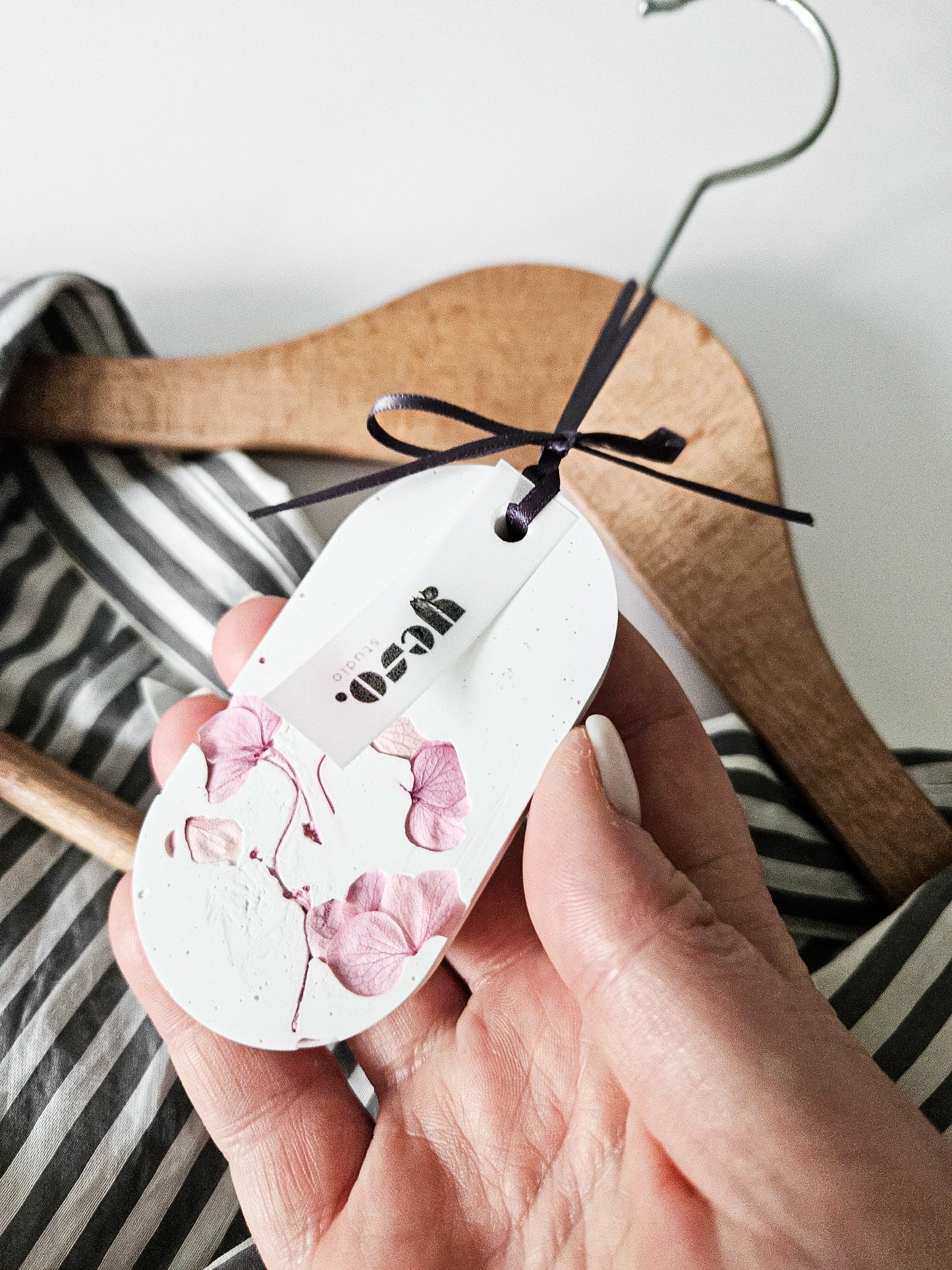 YESOstudio Pink Flowers Aroma Stone Tag Diffuser