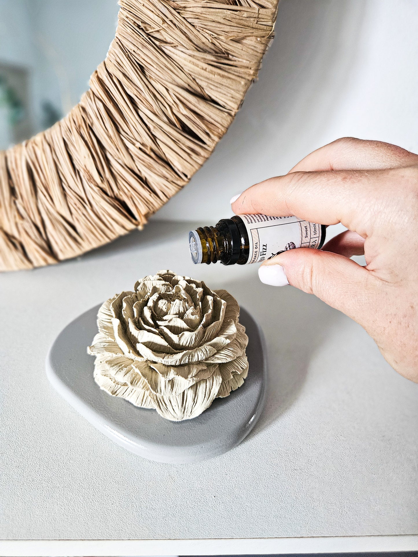 YESOstudio Peony Diffuser & Pebble Coaster Gift Set – Handmade Aromatherapy Set – Elegant and Practical Gift