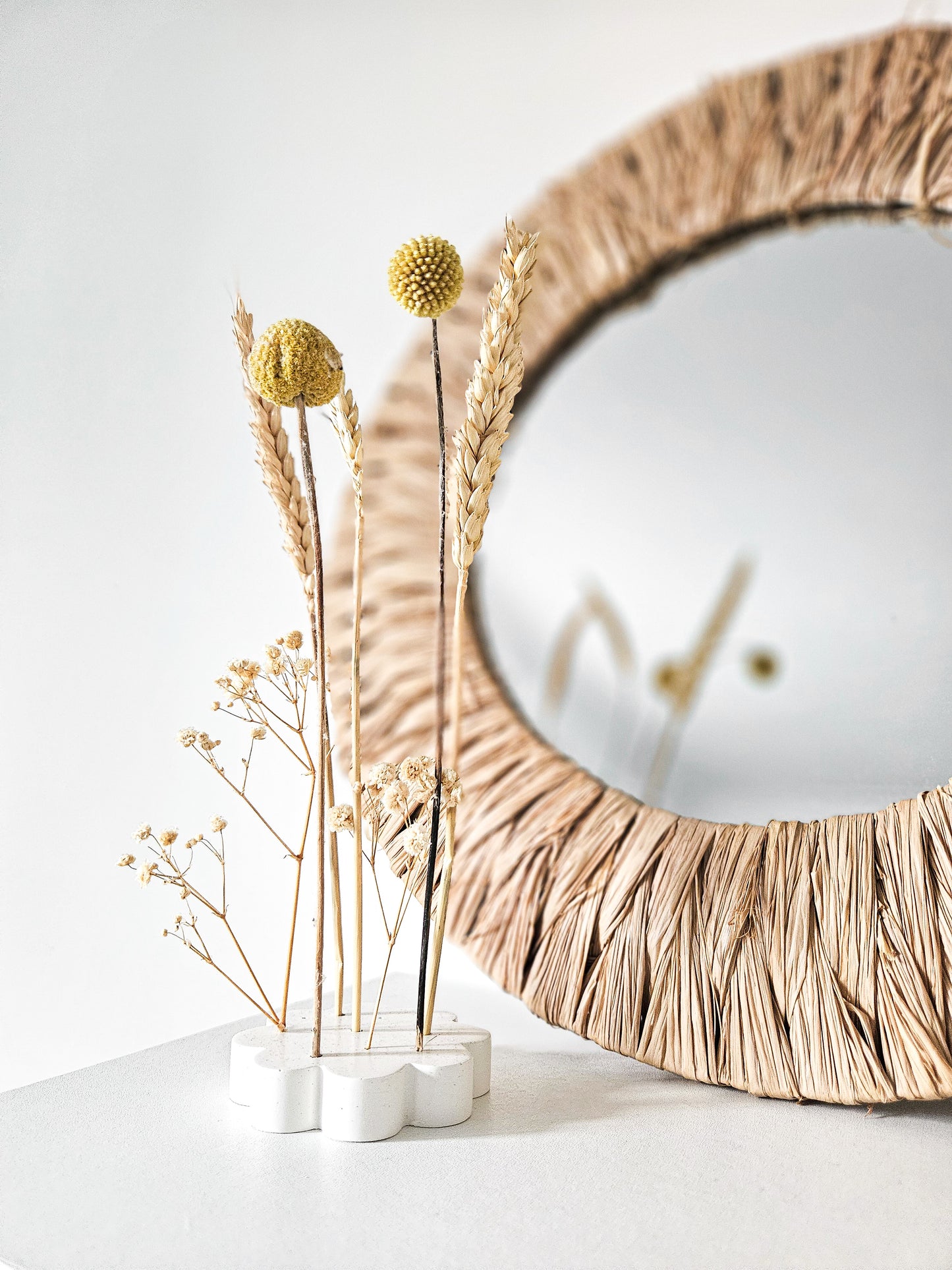 YESOstudio Dried Flower Scallop Stand – Elegant Floral Display