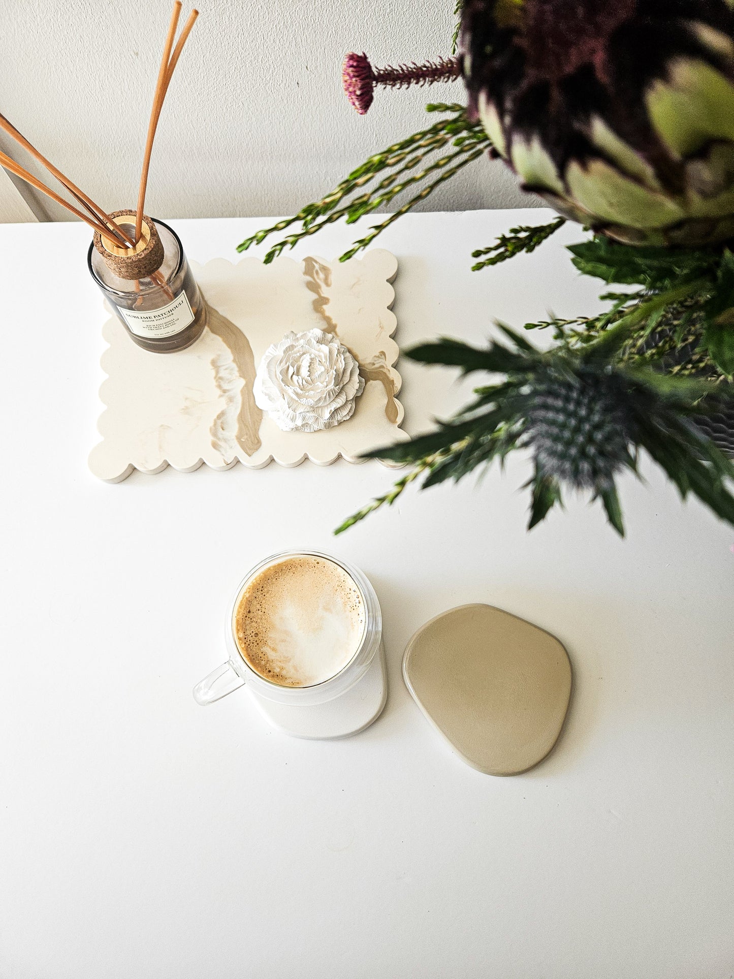 Large Scalloped Rectangular Tray – Off-White with Beige Marble Effect