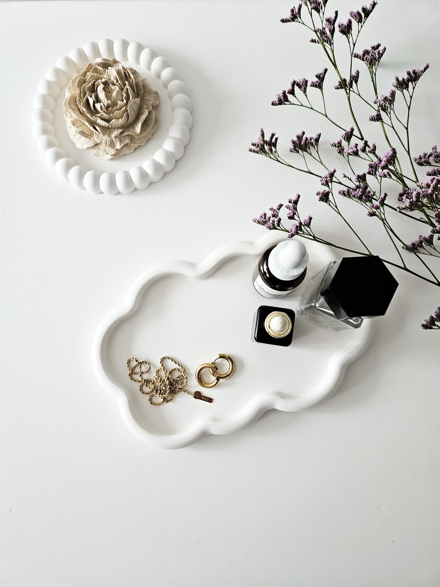 YESOstudio Irregular Oval Cloudy Stone Tray