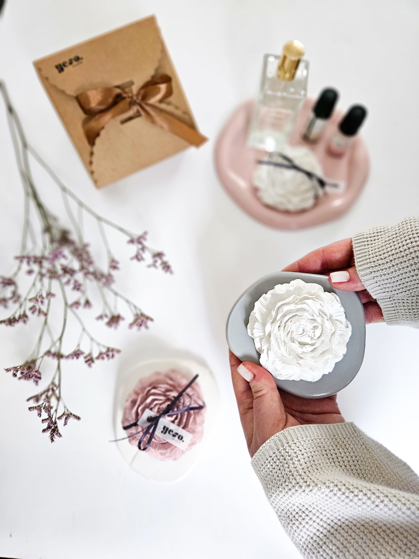 YESOstudio Peony Diffuser & Pebble Coaster Gift Set – Handmade Aromatherapy Set – Elegant and Practical Gift