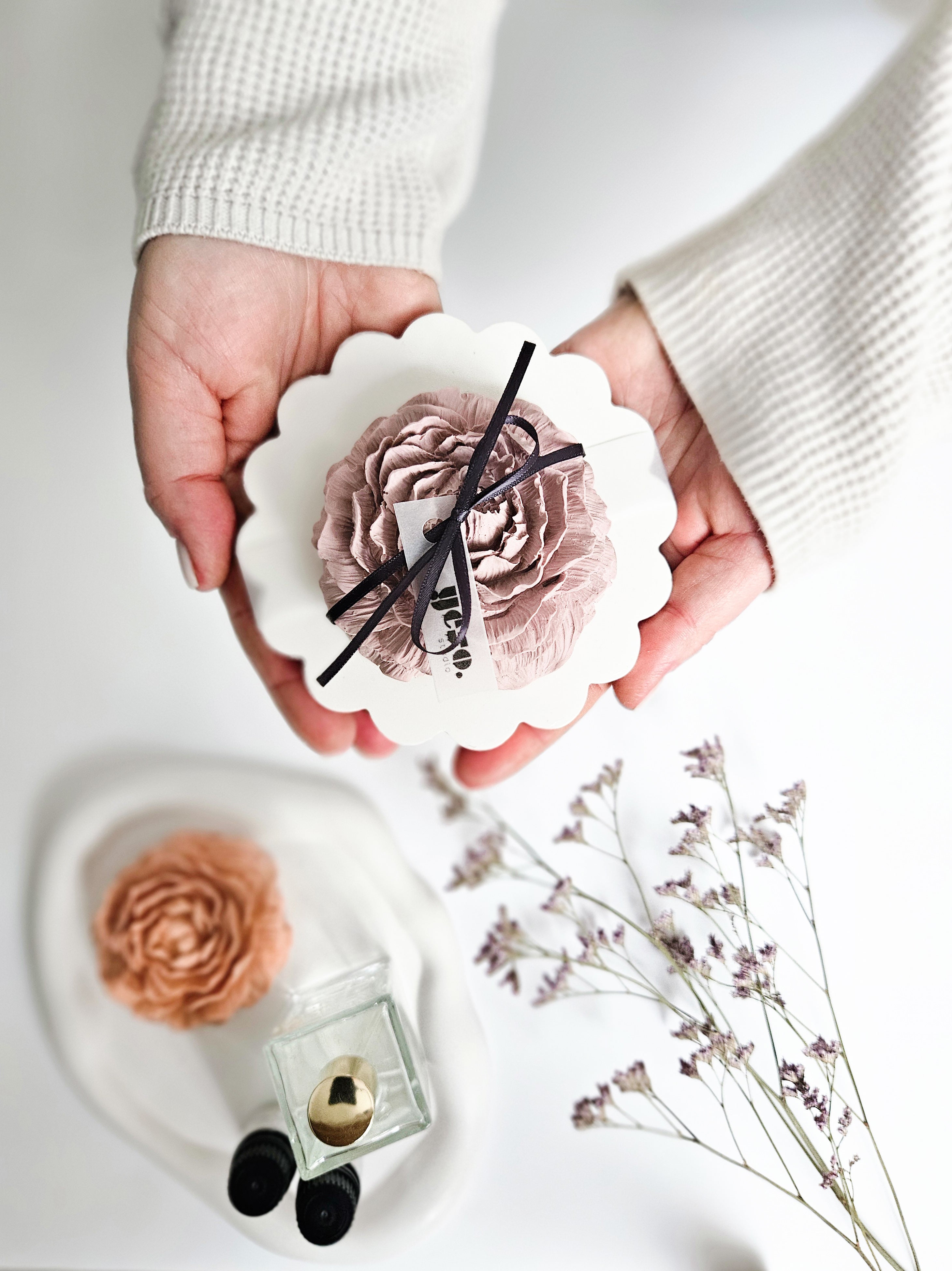 YESOstudio Peony Stone Diffuser and Scallop Coaster Set An Elegant Gift for Any Occasion