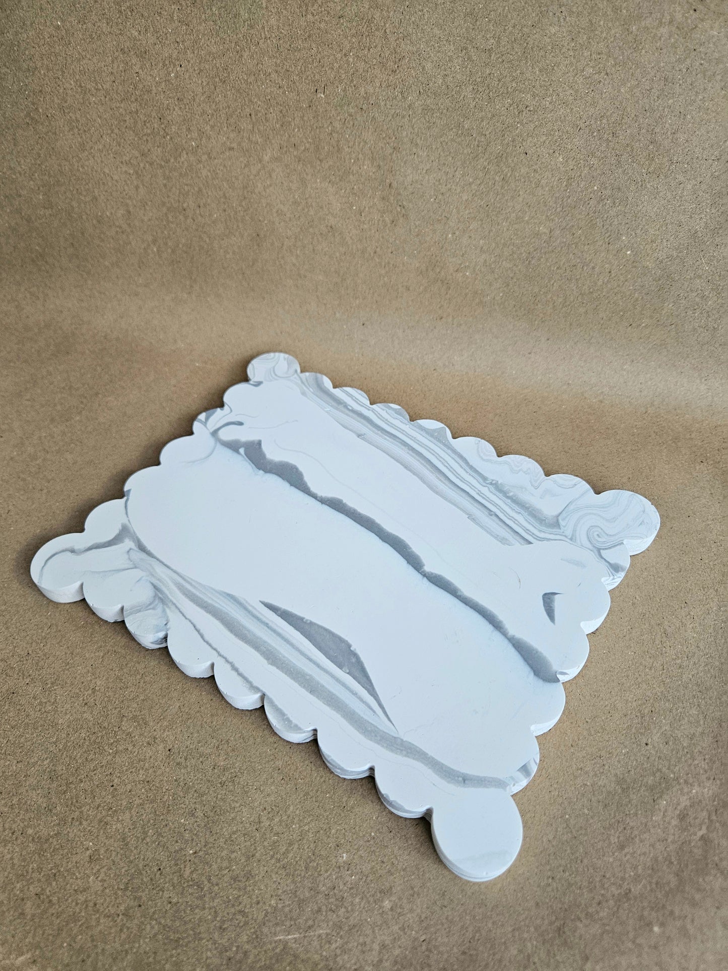 Large Scalloped Rectangular Tray – White with Grey Marble Effect 1