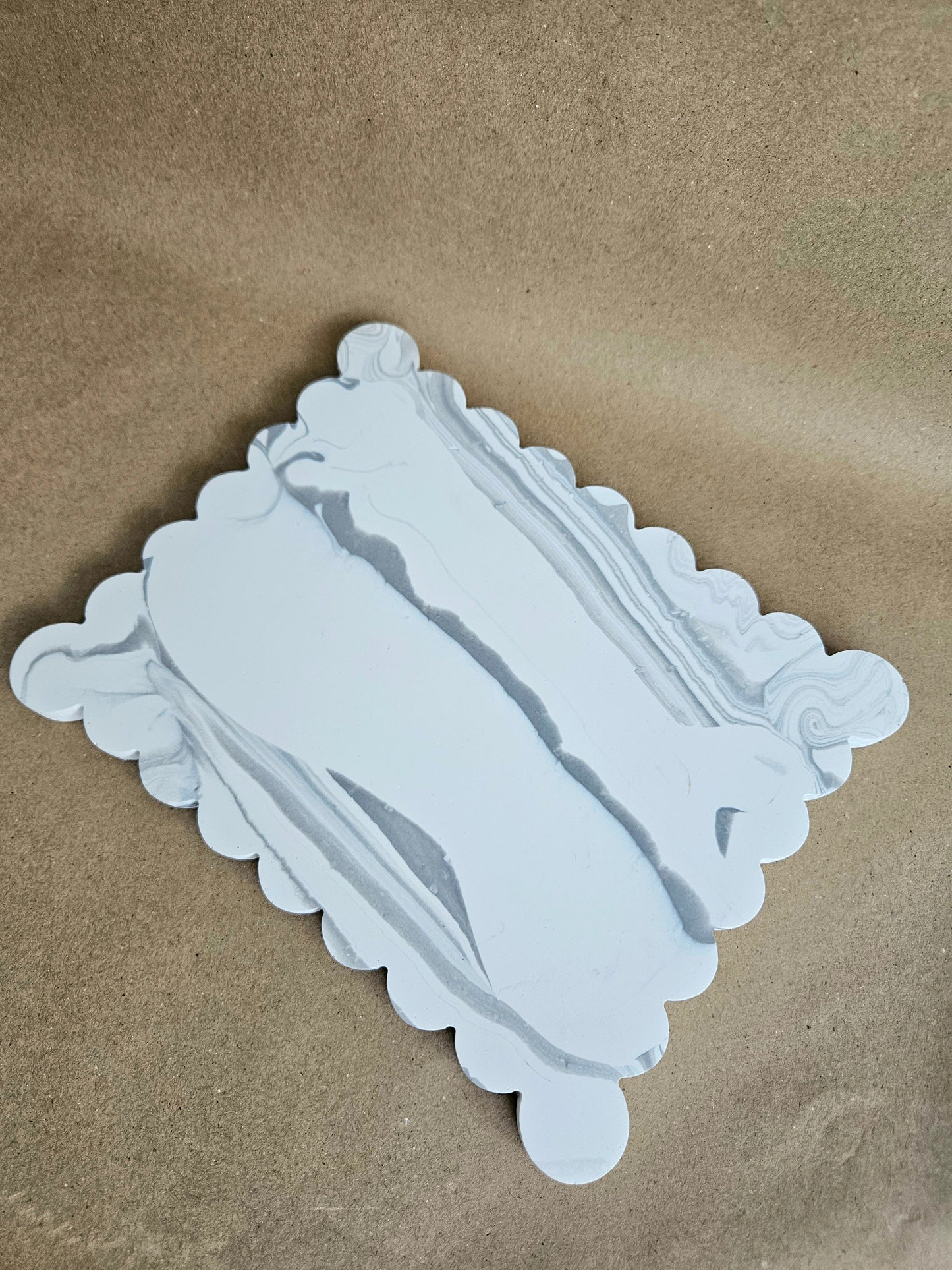 Large Scalloped Rectangular Tray – White with Grey Marble Effect 1