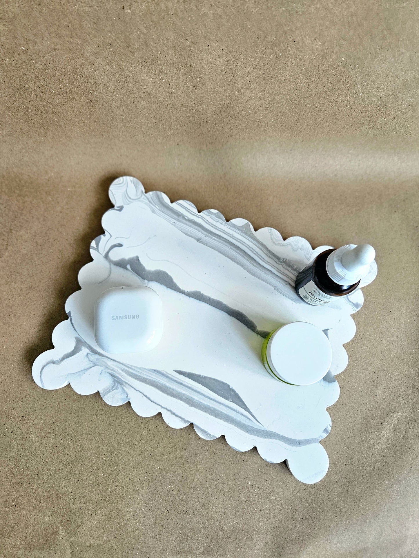 Large Scalloped Rectangular Tray – White with Grey Marble Effect 1