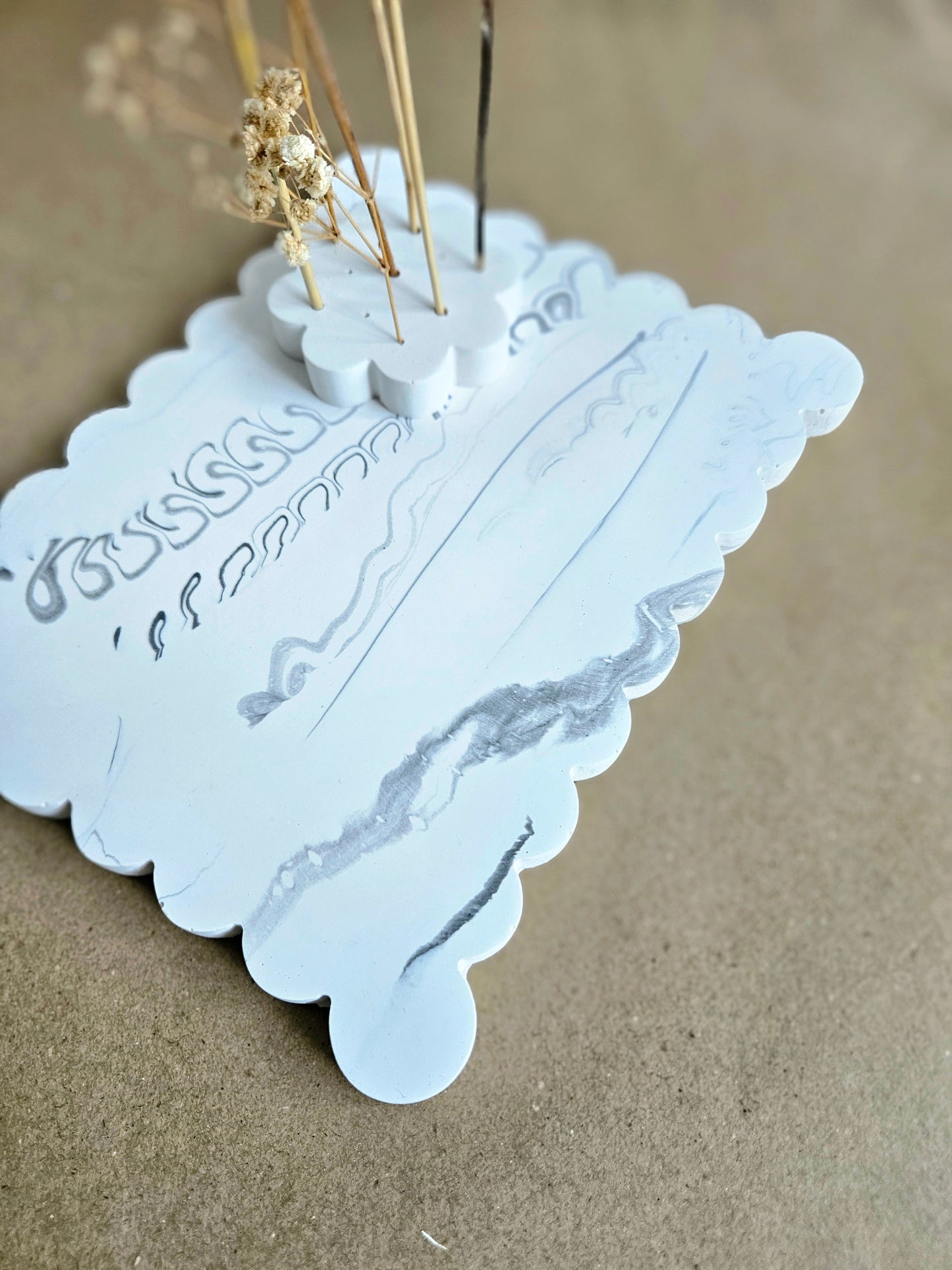 Large Scalloped Rectangular Tray – White with Grey Marble Effect 2