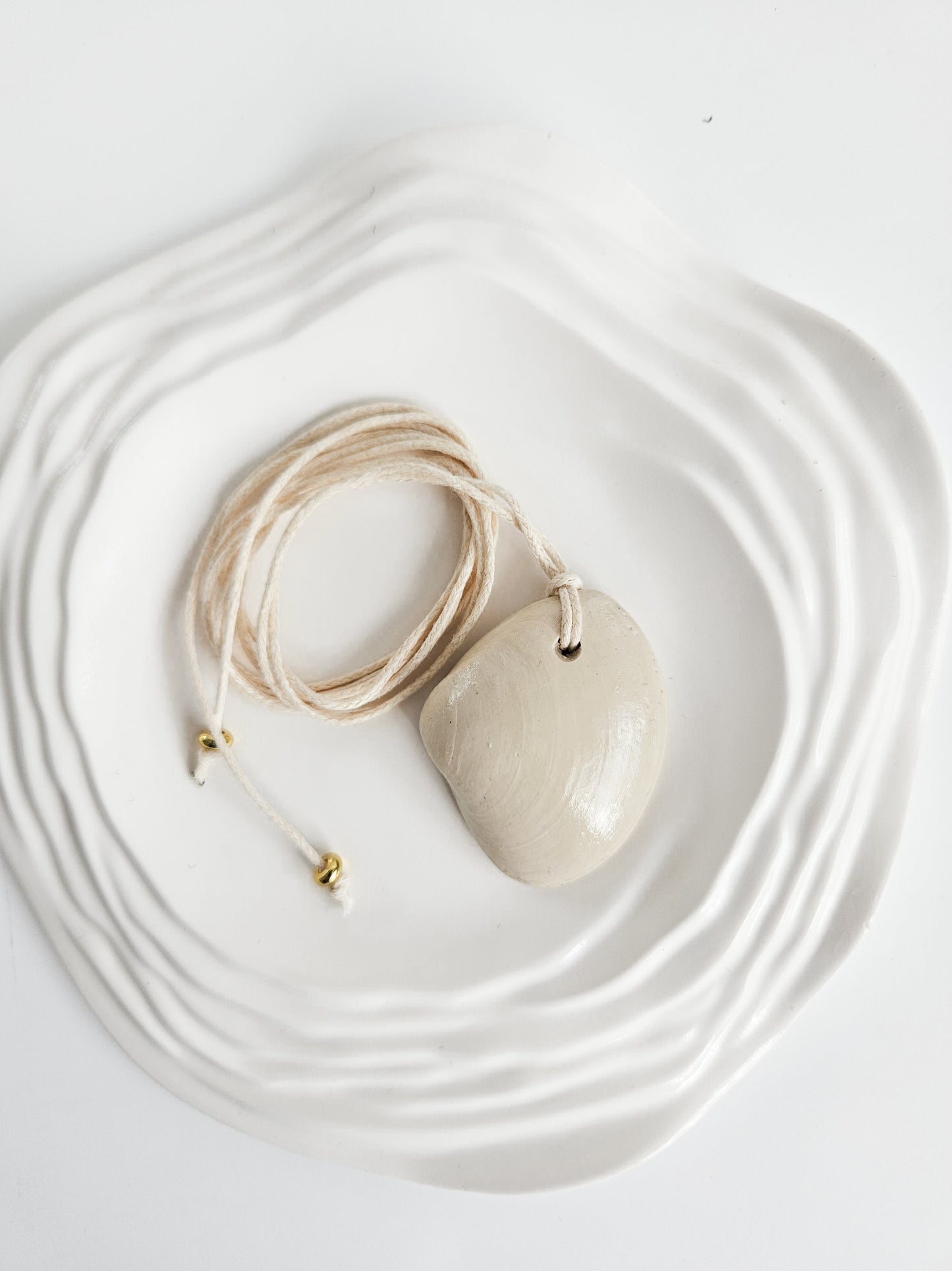 Seashell Necklace - Clam