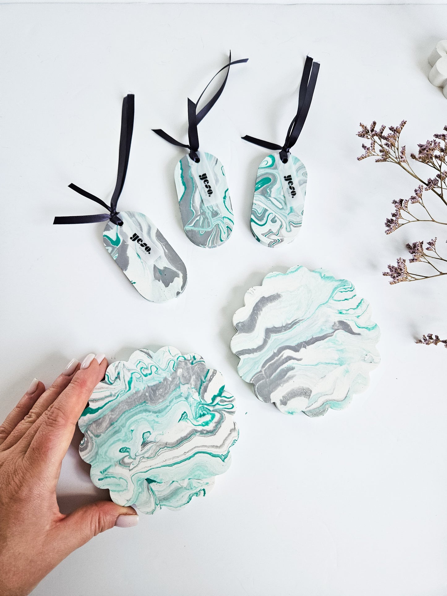 Set of 2 Round Scalloped Coasters – Green and Grey Marble Effect
