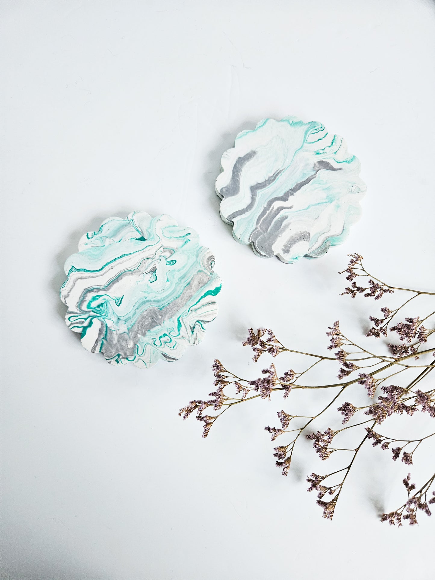 Set of 2 Round Scalloped Coasters – Green and Grey Marble Effect