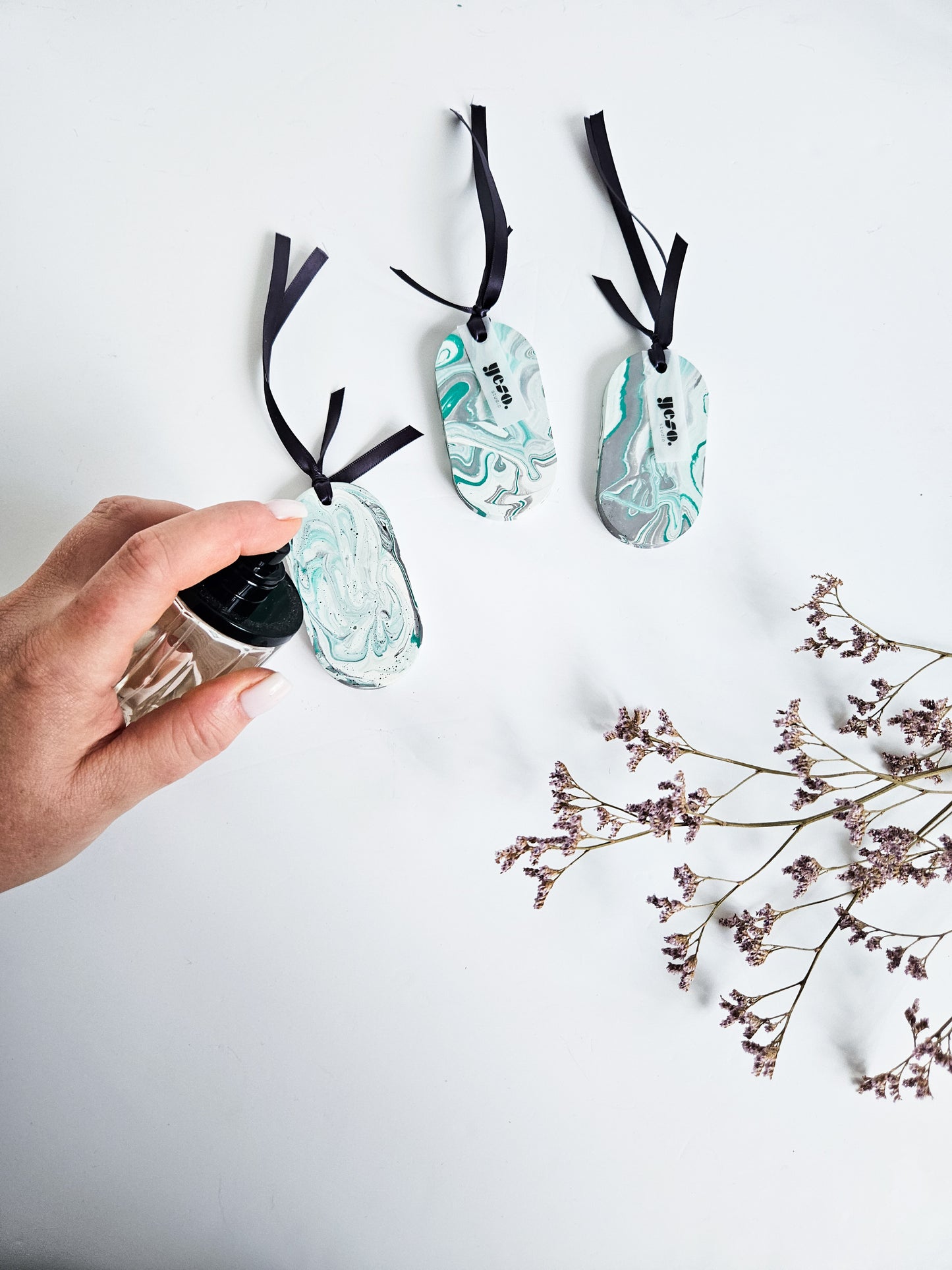 Bold Grey & Green Marble – Set of 3 Oval Aroma Stone Tag Diffusers
