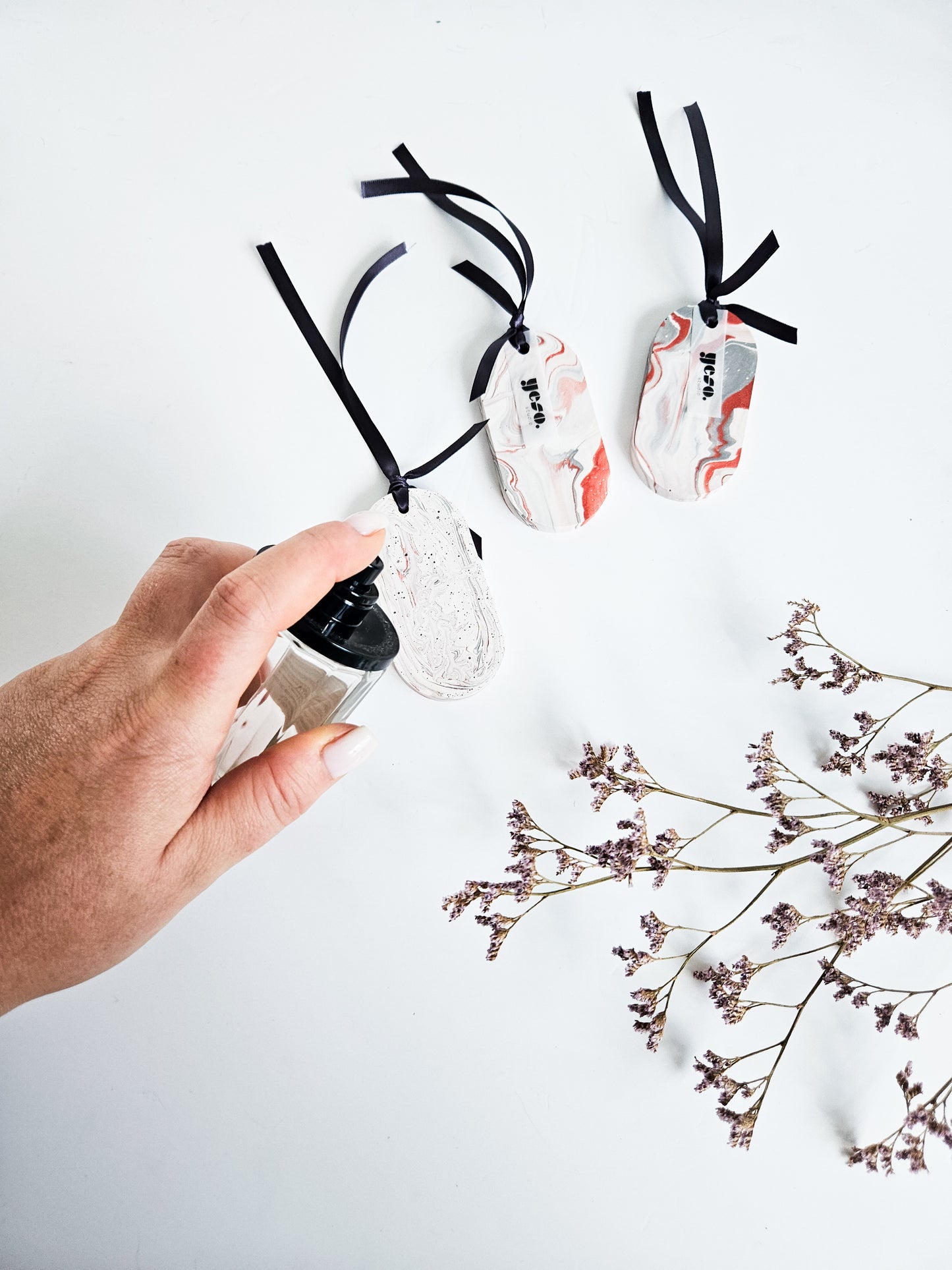 Bold Marble Effect – Set of 3 Oval Aroma Stone Tag Diffusers