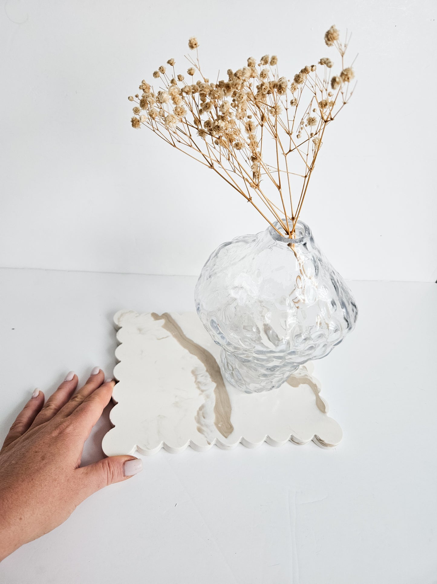 Large Scalloped Rectangular Tray – Off-White with Beige Marble Effect