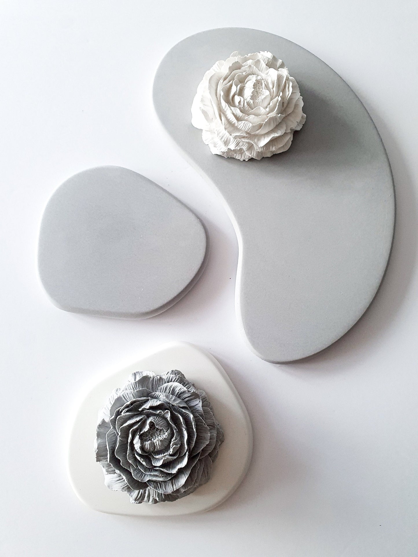 YESOstudio Unique Organic Bean-shaped Tray and Peony Stone Diffusers