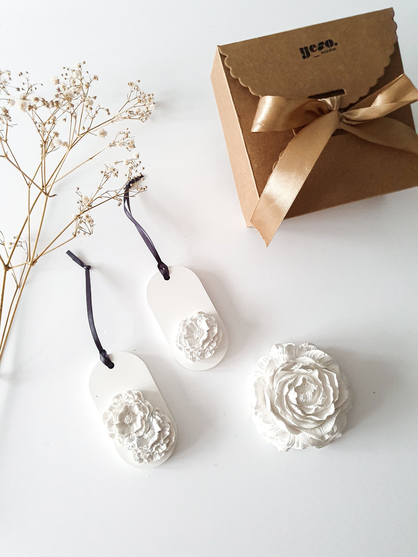 YESOstudio Peony Essential Oil Diffuser with delicate Floral Aroma Tags Gift Set