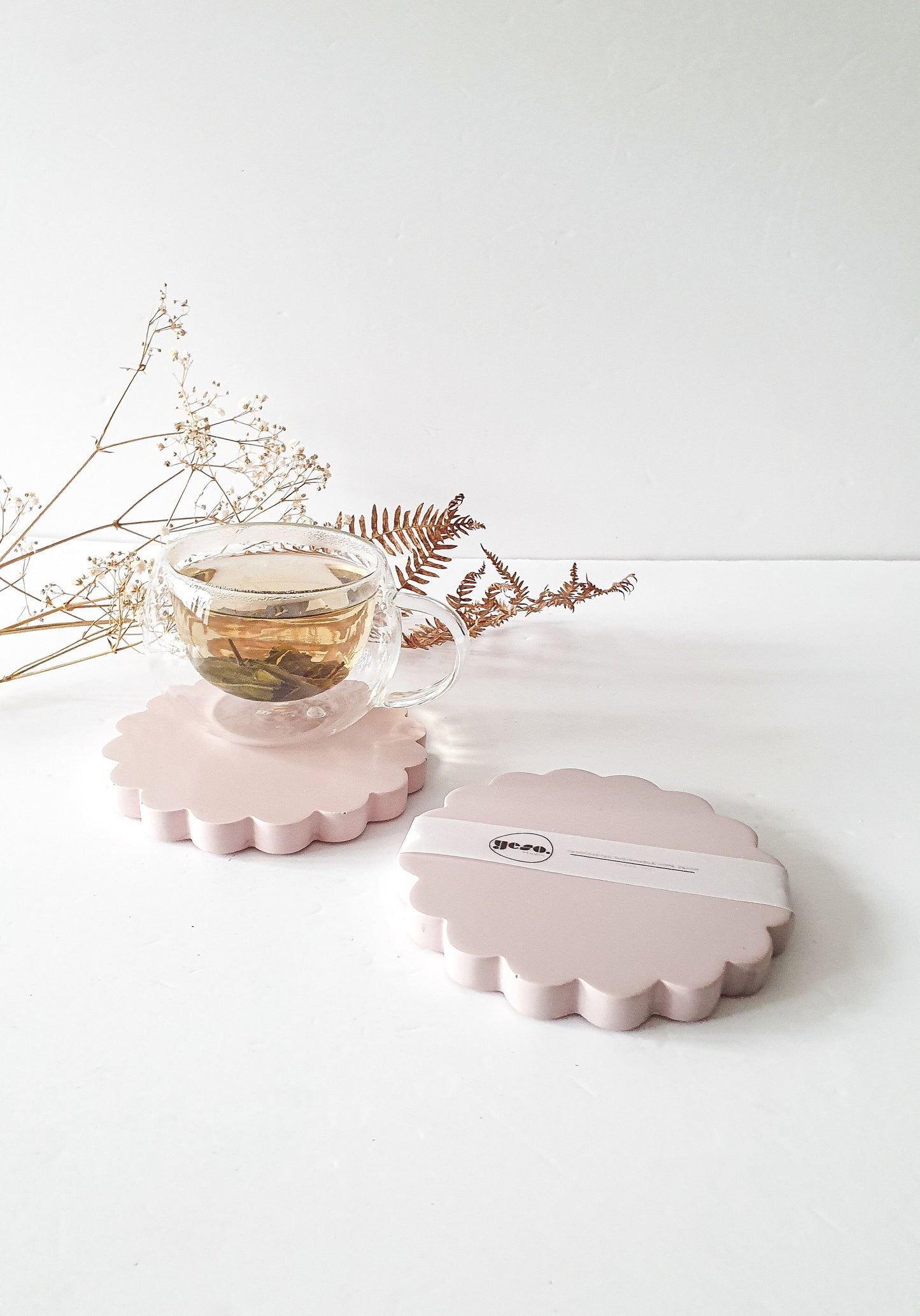 YESOstudio Original Stylish Scallop-Edged Coasters Set