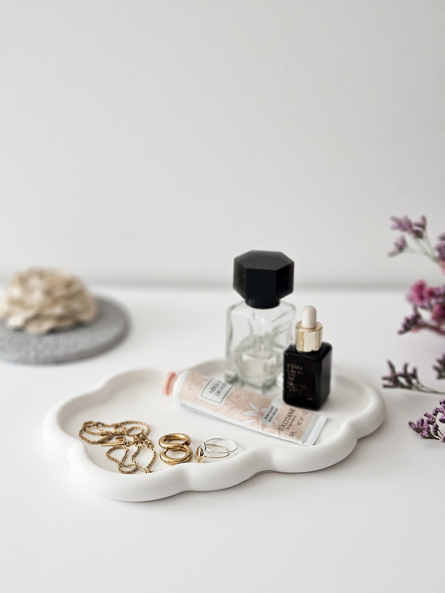 YESOstudio Irregular Oval Cloudy Stone Tray