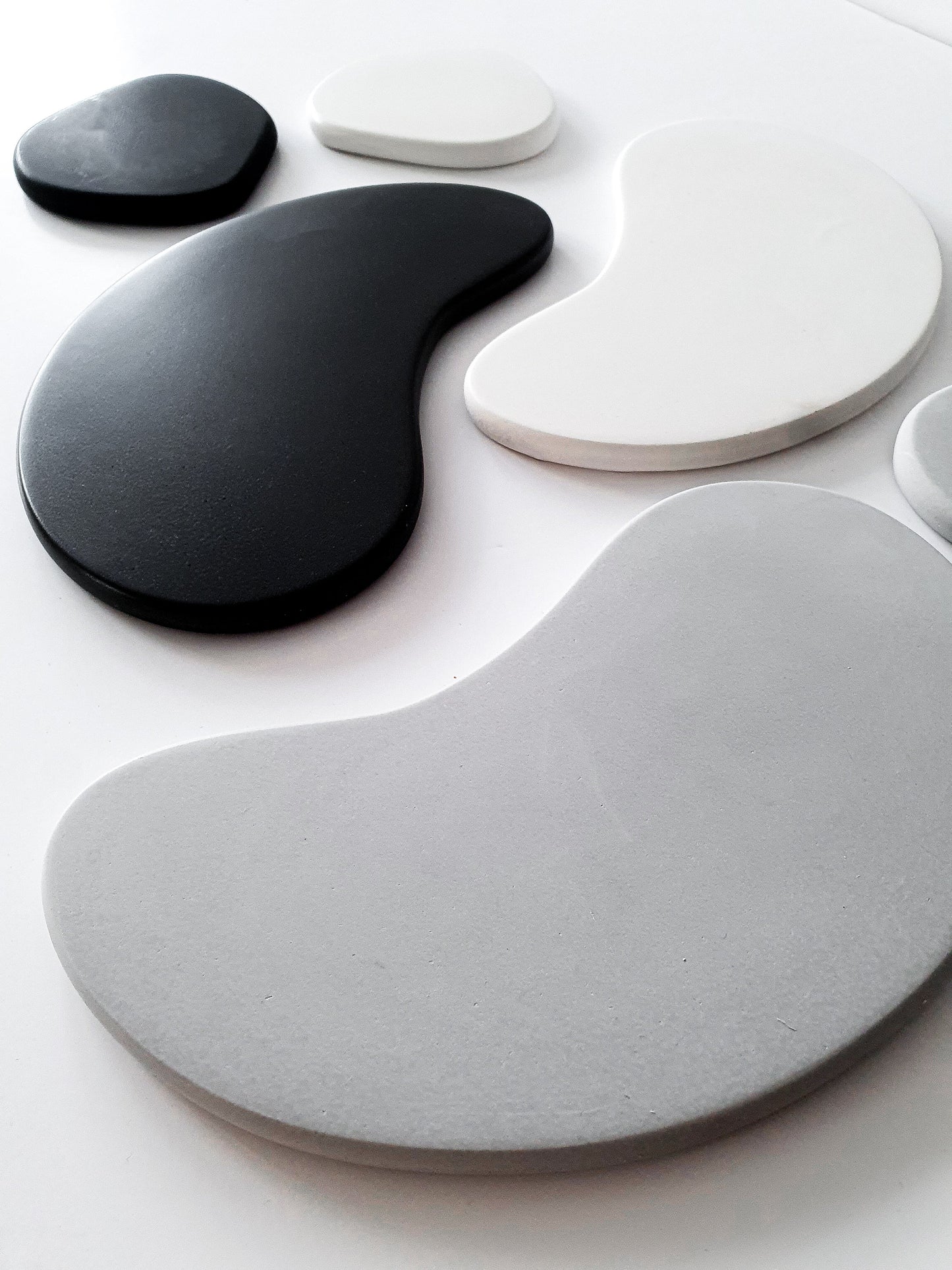 YESOstudio Unique Organic Bean-shaped Tray