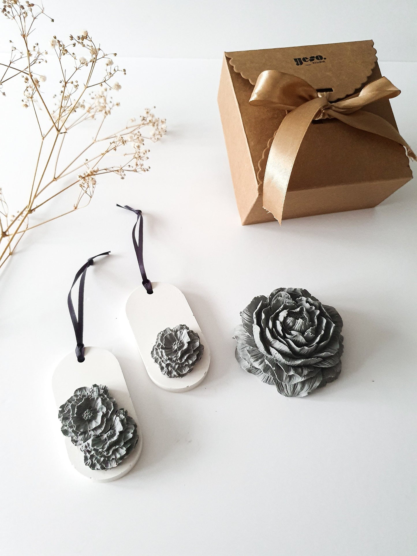 YESOstudio Peony Essential Oil Diffuser with delicate Floral Aroma Tags Gift Set