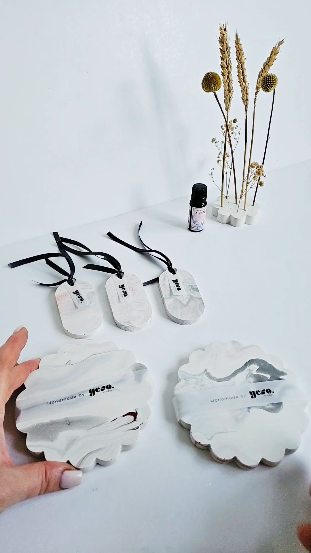 Soft & Subtle Marble – Set of 3 Oval Aroma Stone Tag Diffusers