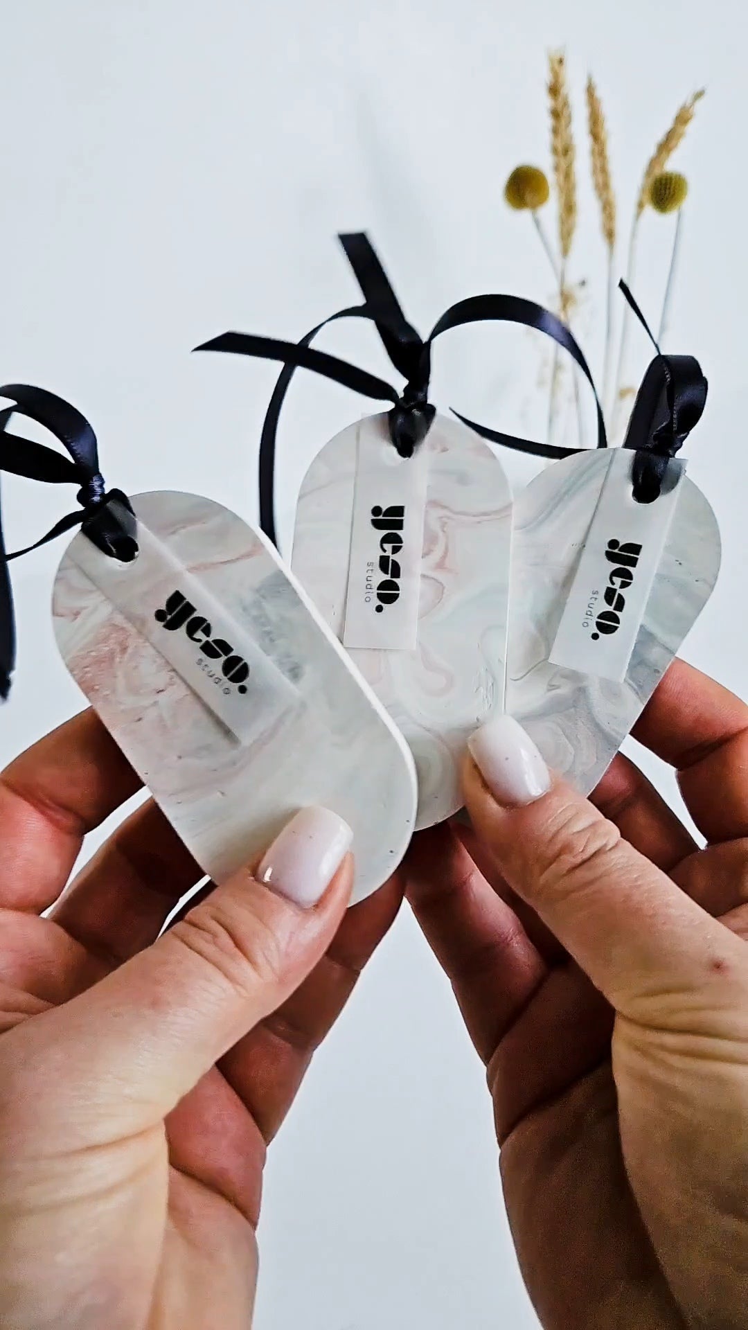 Soft & Subtle Marble – Set of 3 Oval Aroma Stone Tag Diffusers