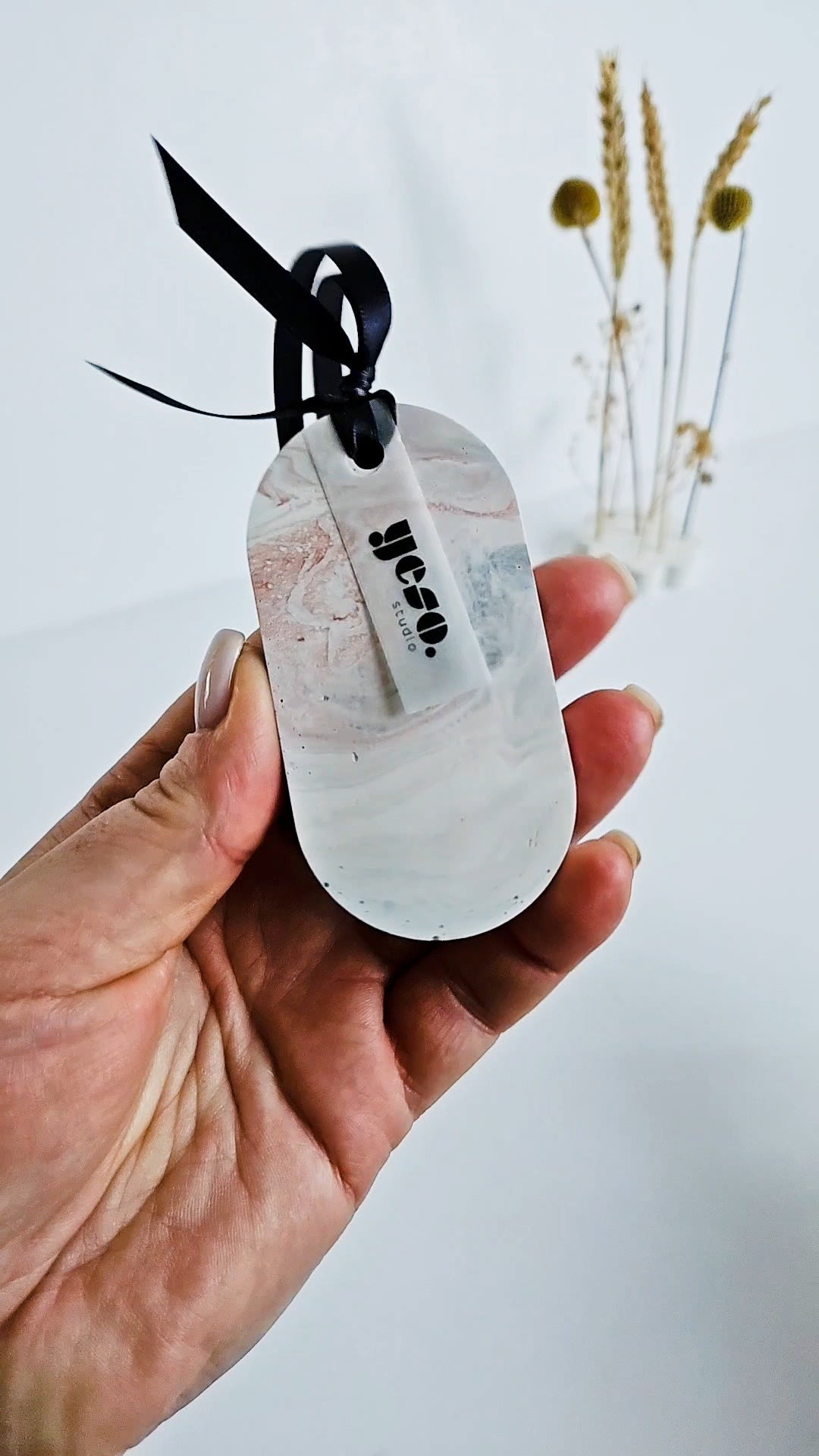Soft & Subtle Marble – Set of 3 Oval Aroma Stone Tag Diffusers