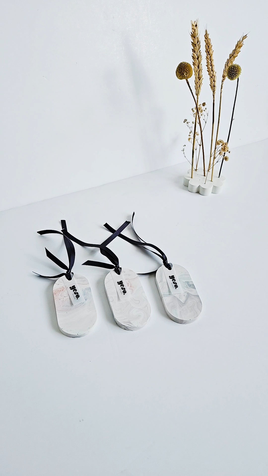Soft & Subtle Marble – Set of 3 Oval Aroma Stone Tag Diffusers