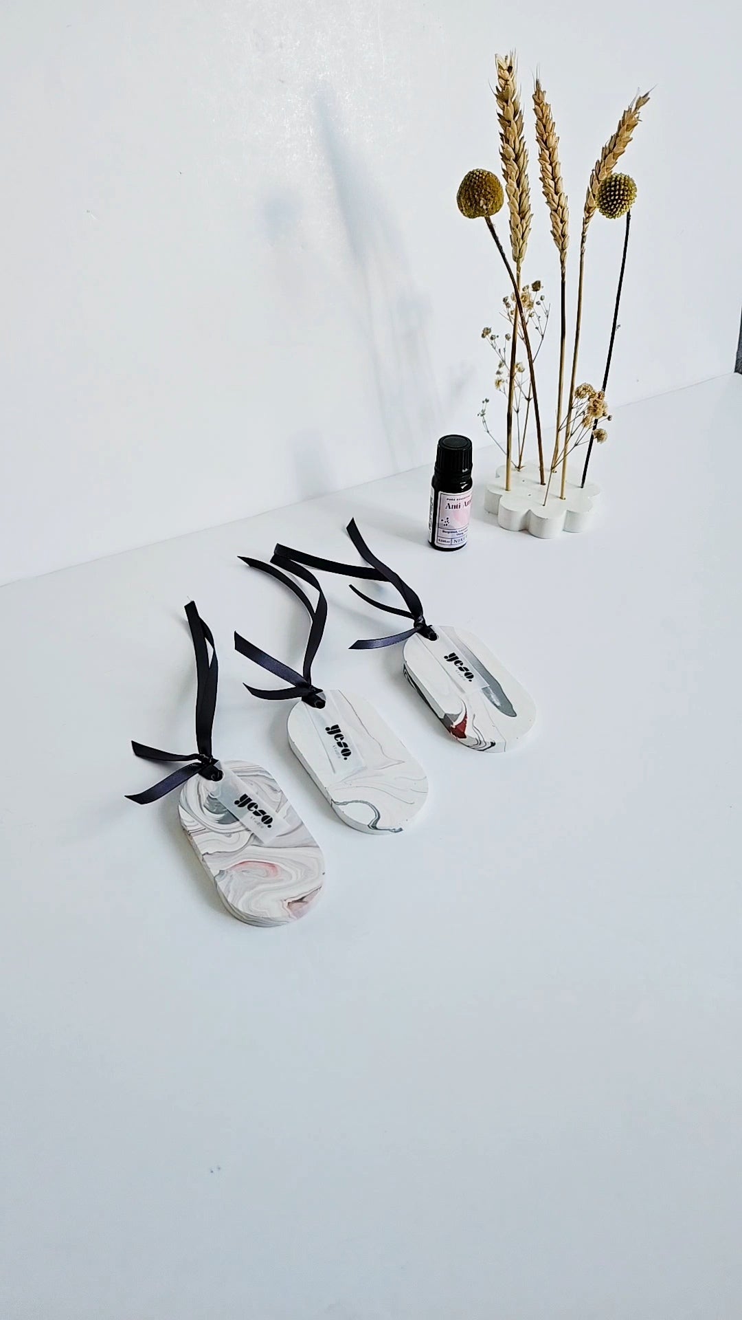 Calm & Balanced Grey – Set of 3 Oval Aroma Stone Tag Diffusers