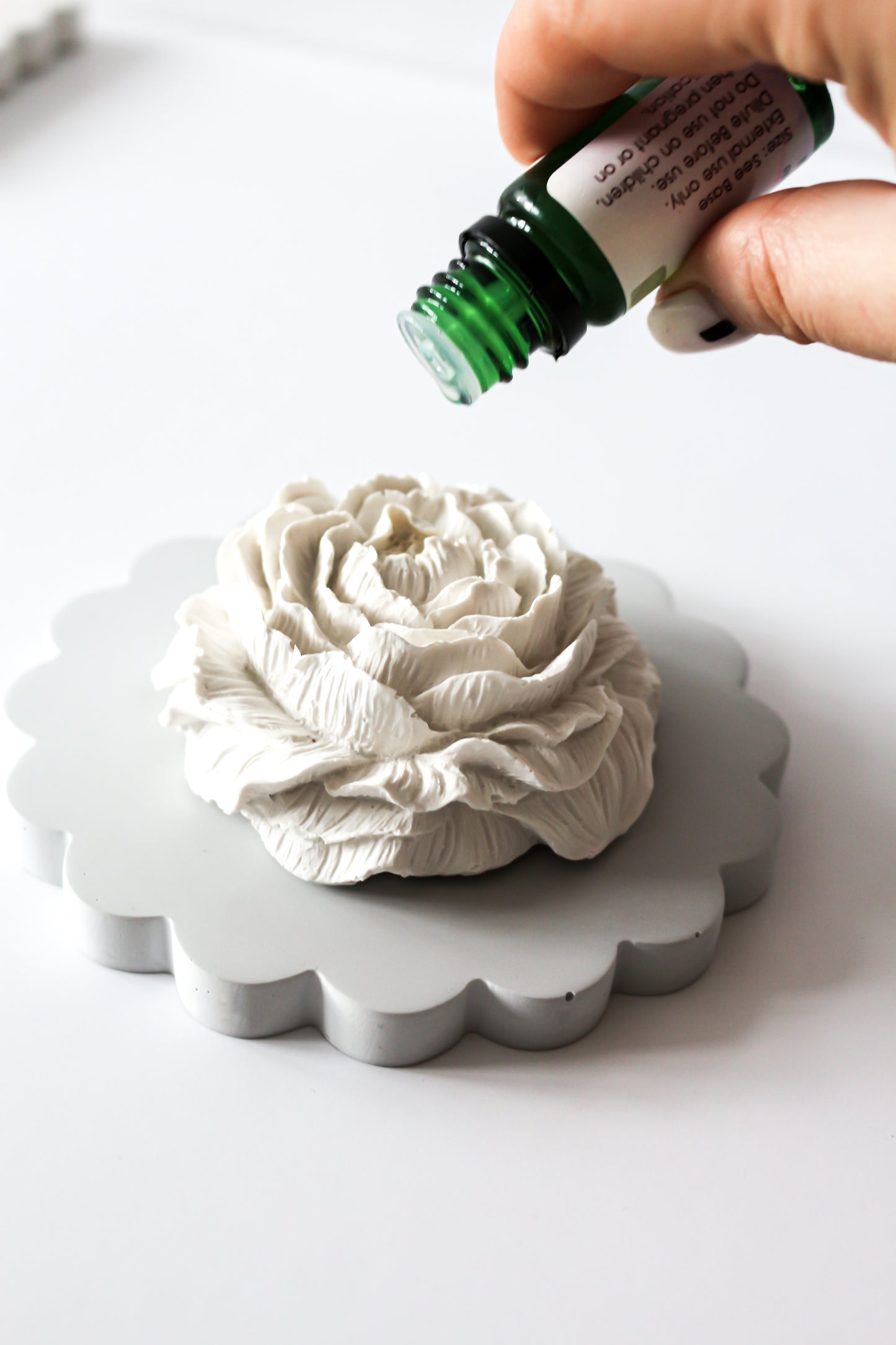 YESOstudio Peony Stone Diffuser and Scallop Coaster Set