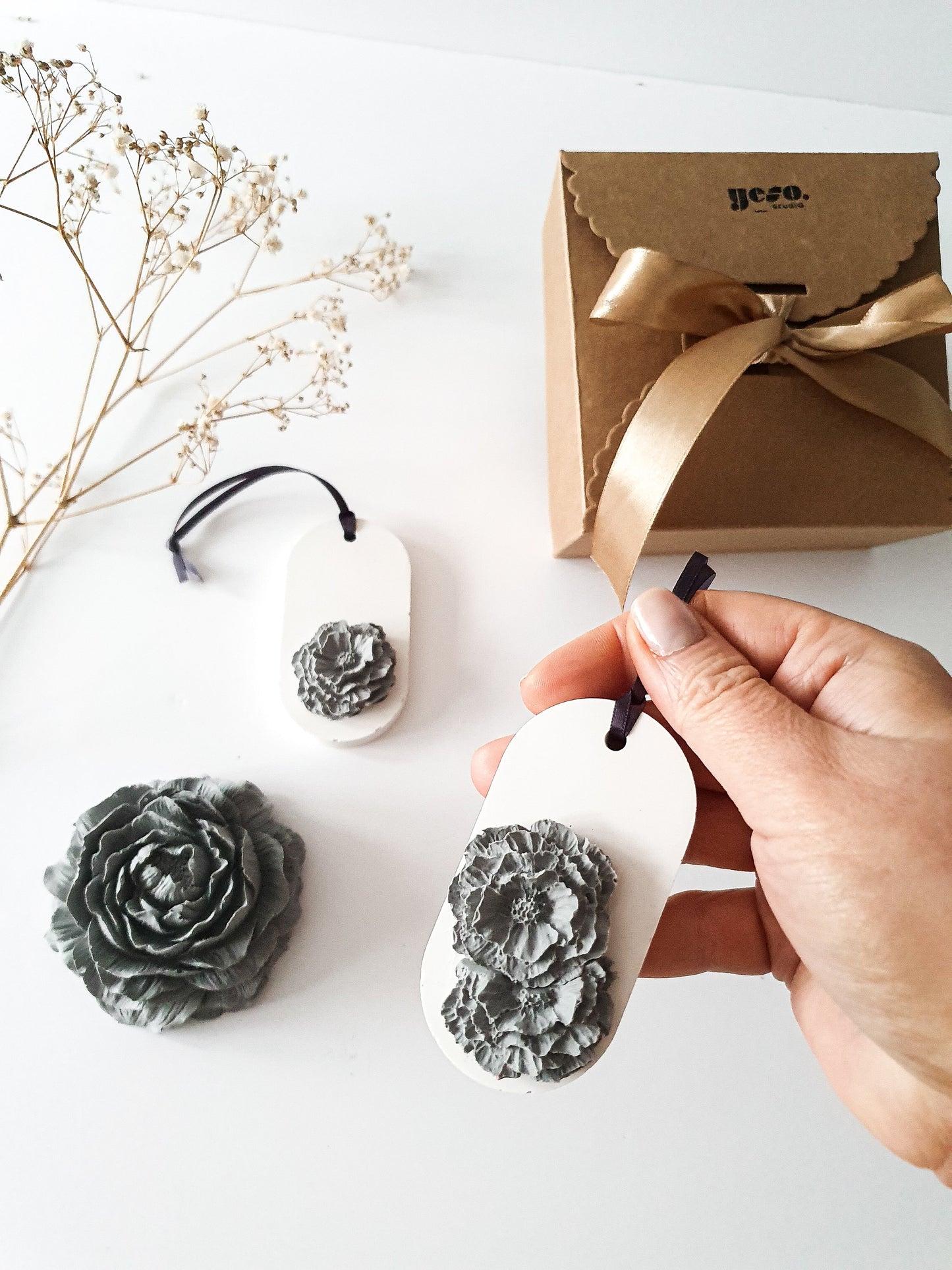 YESOstudio Peony Essential Oil Diffuser with delicate Floral Aroma Tags Gift Set