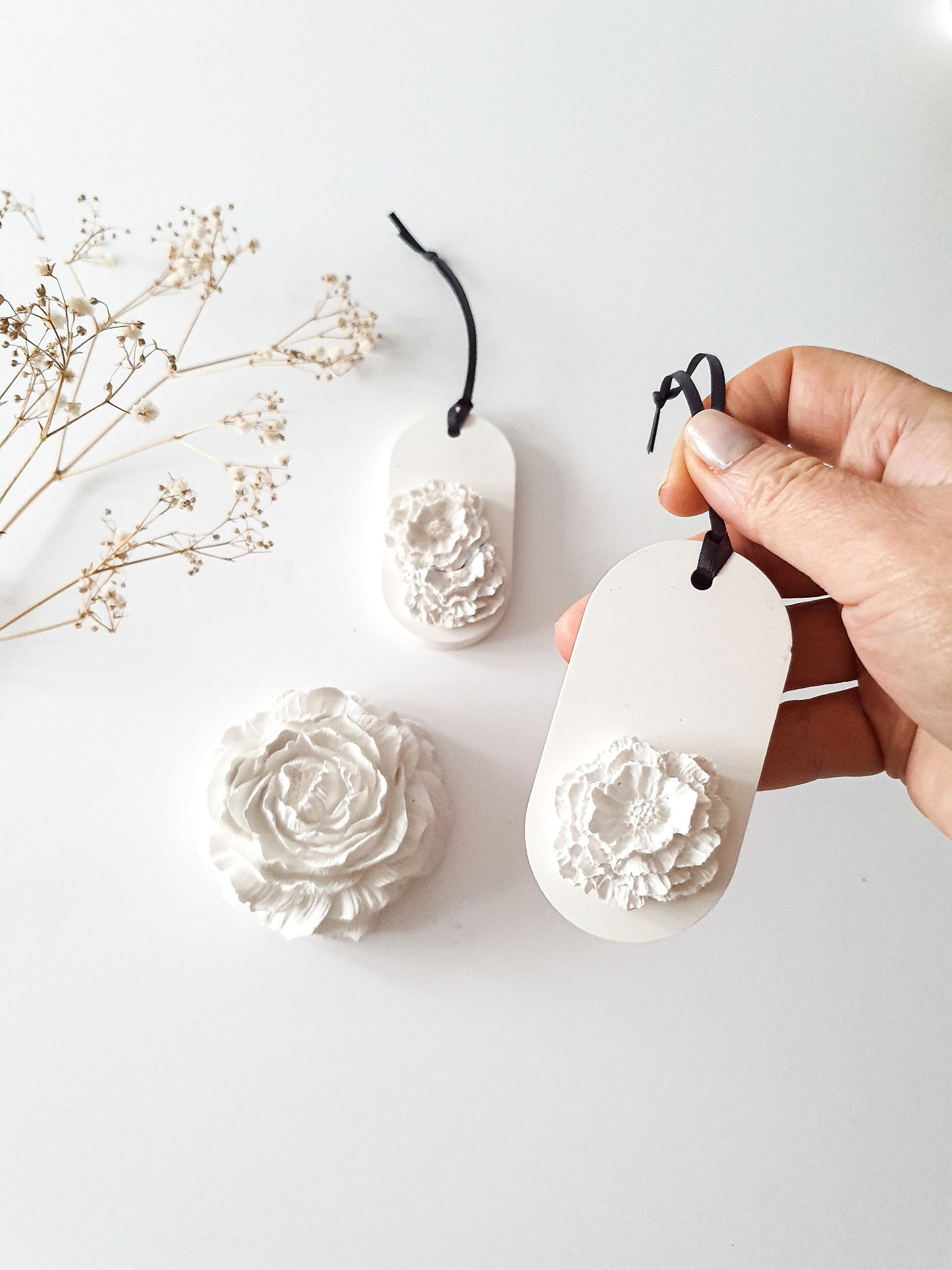 YESOstudio Peony Essential Oil Diffuser with delicate Floral Aroma Tags Gift Set