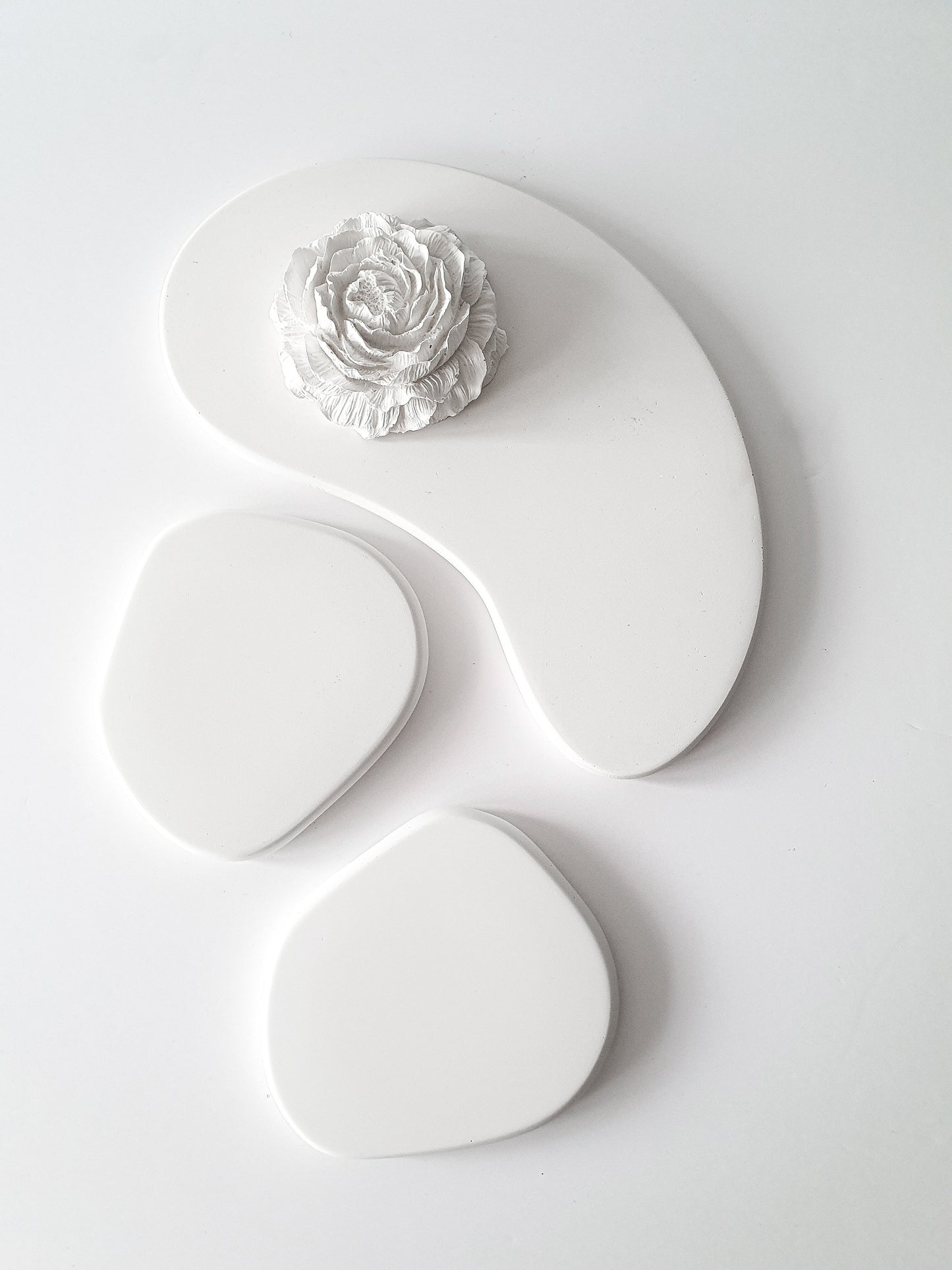 YESOstudio Unique Organic Bean-shaped Tray and Pebble Drink Coasters