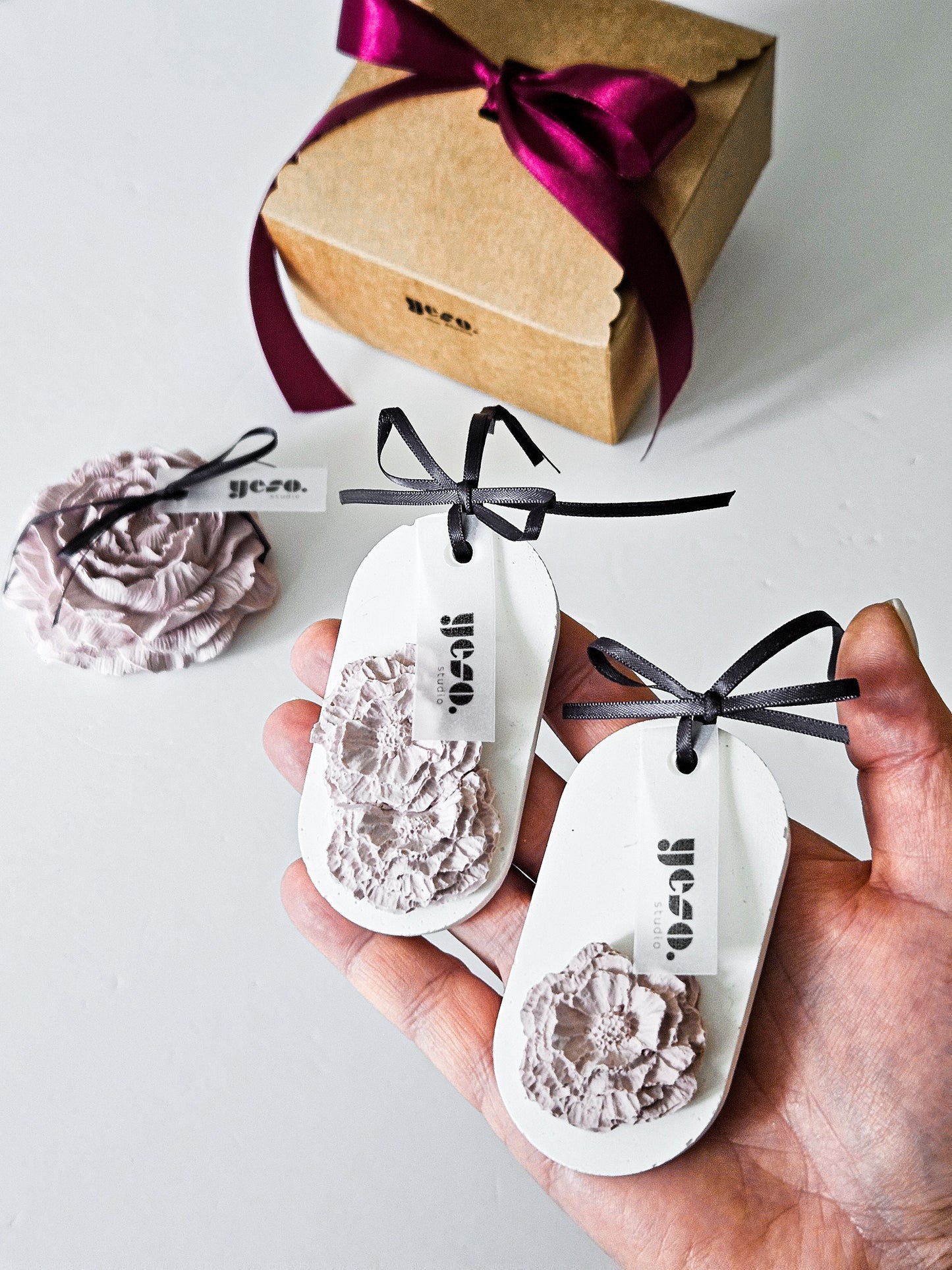 YESOstudio Peony Essential Oil Diffuser with delicate Floral Aroma Tags Gift Set