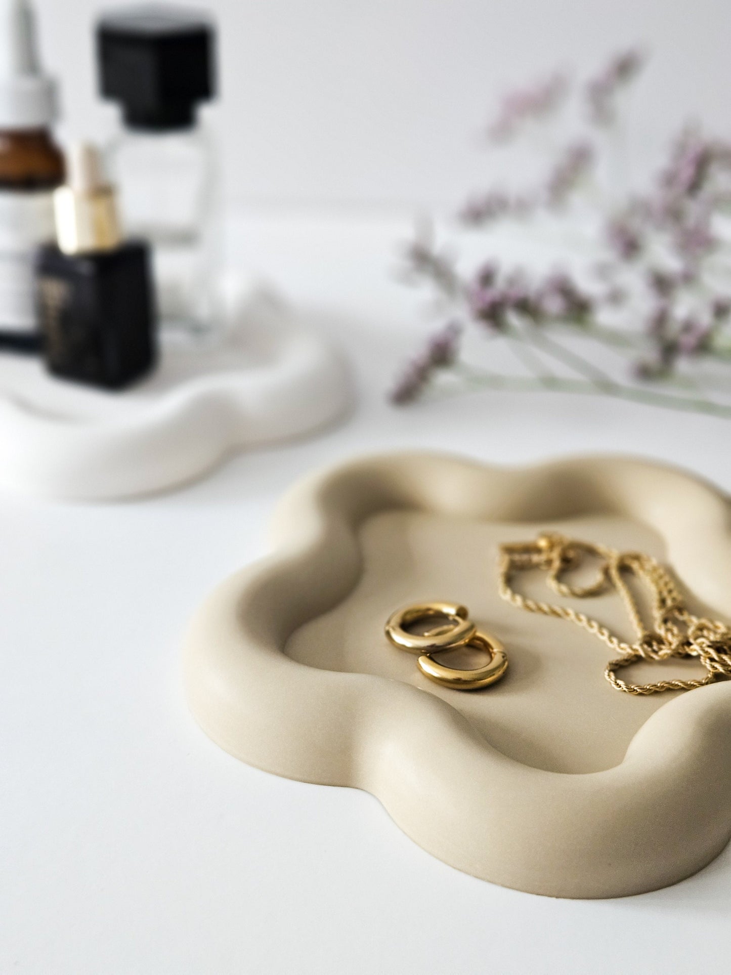 YESOstudio Chunky Flower-Shaped Catch-All Tray