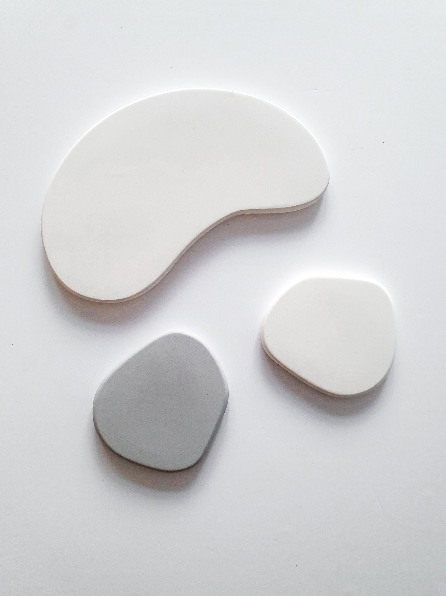 YESOstudio Unique Organic Bean-shaped Tray and Pebble Drink Coasters