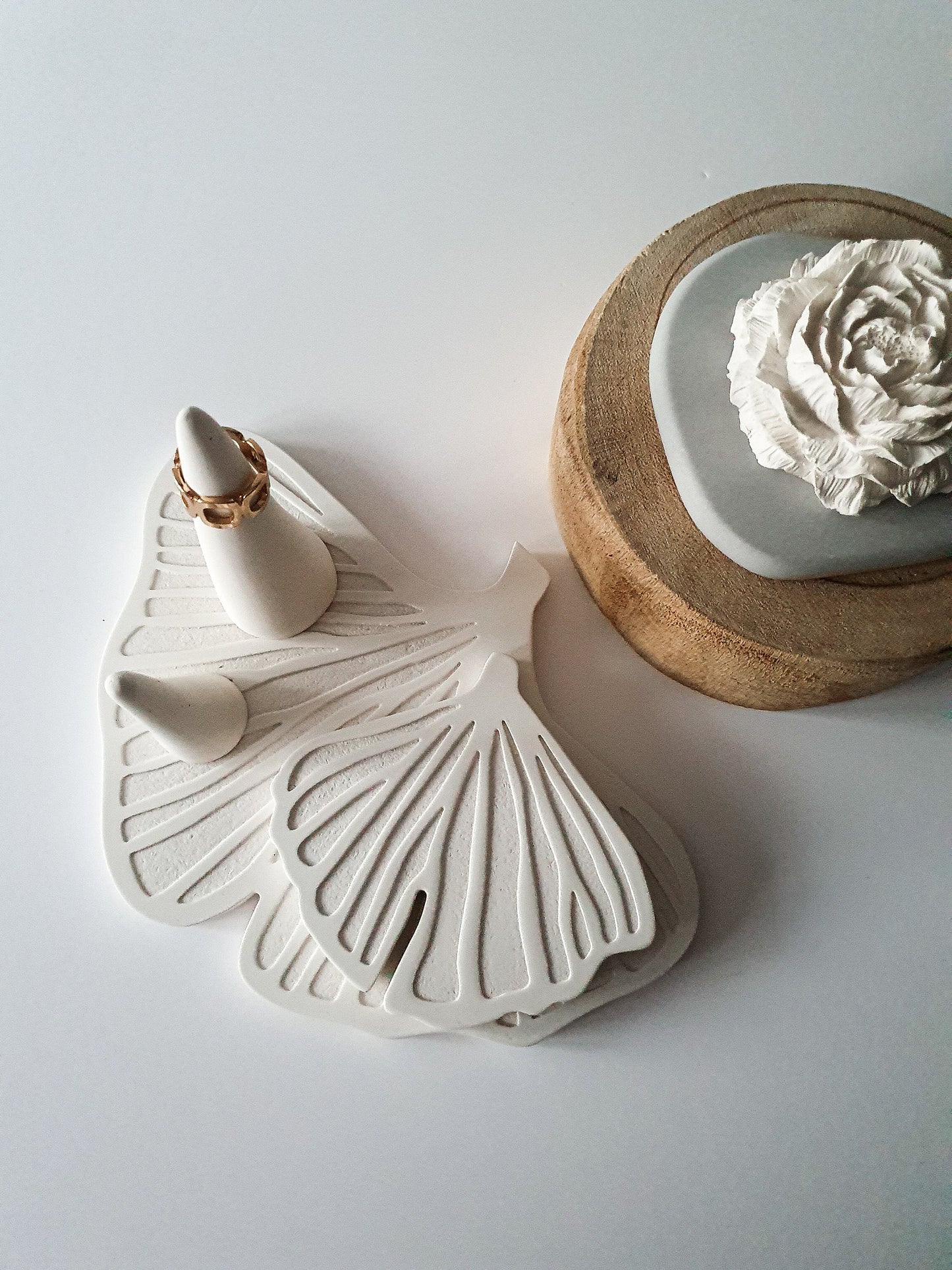 YESOstudio Ginkgo Biloba Leaf-Shaped Display Tray
